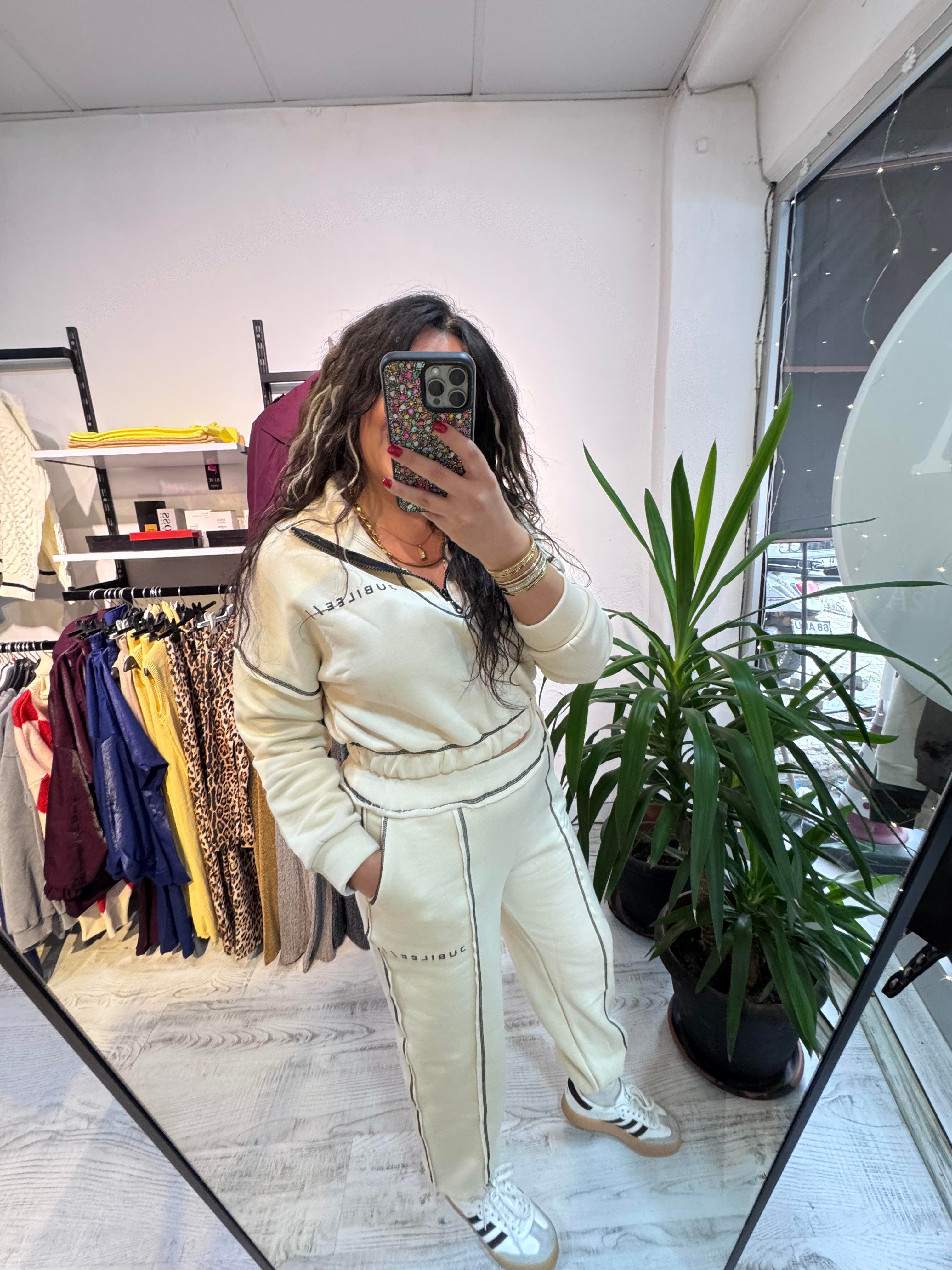 Marka Model Bej Eşofman Takımı