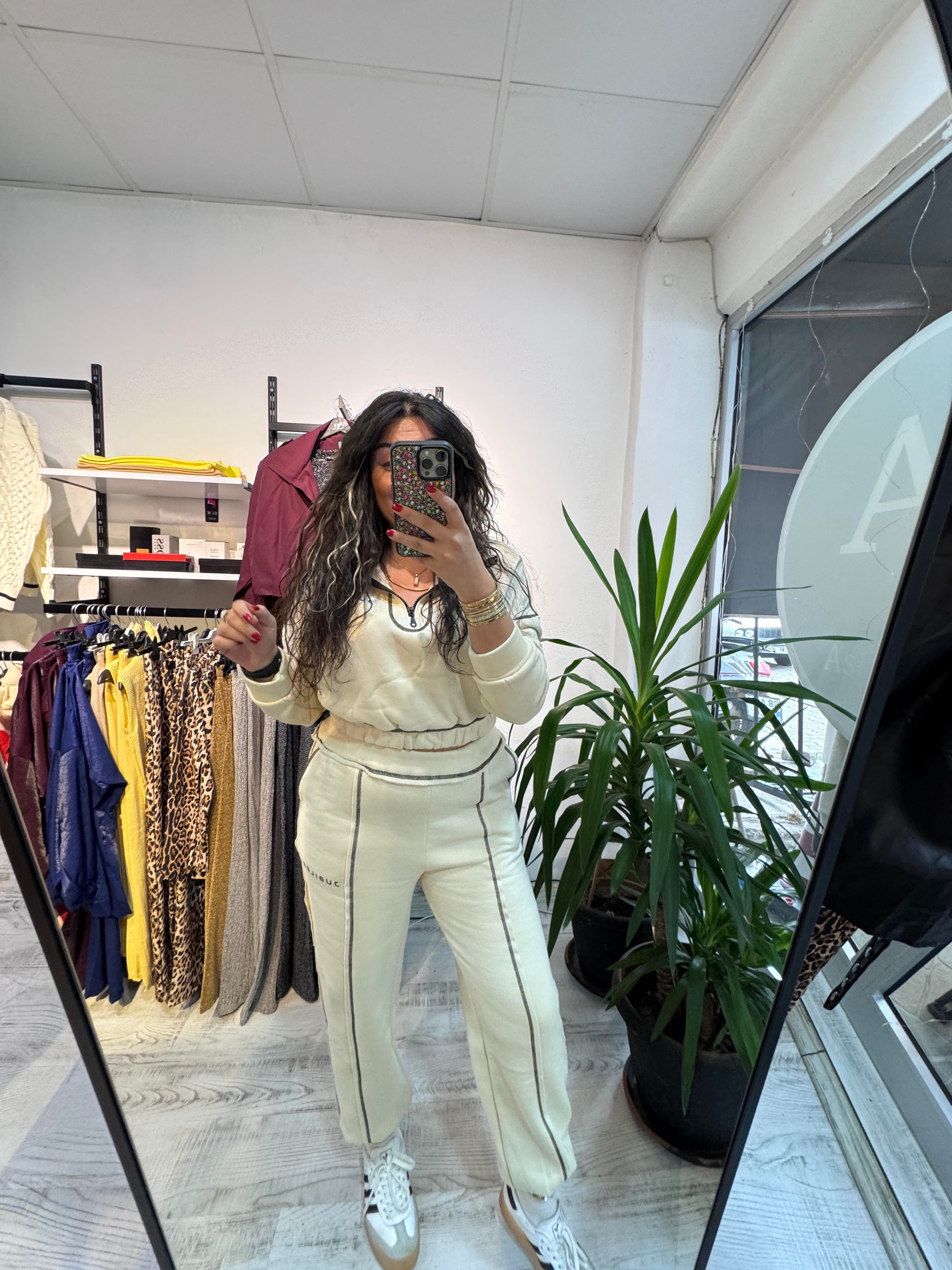 Marka Model Bej Eşofman Takımı