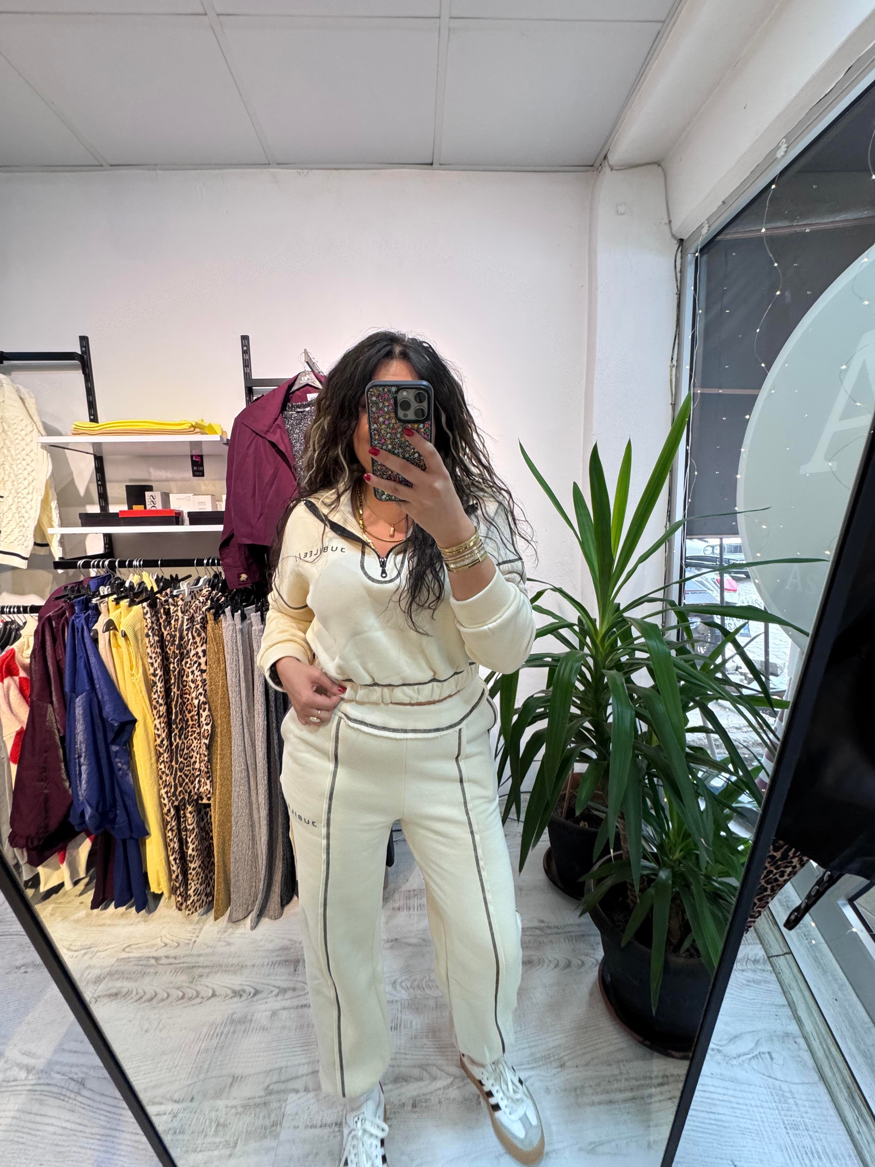 Marka Model Bej Eşofman Takımı