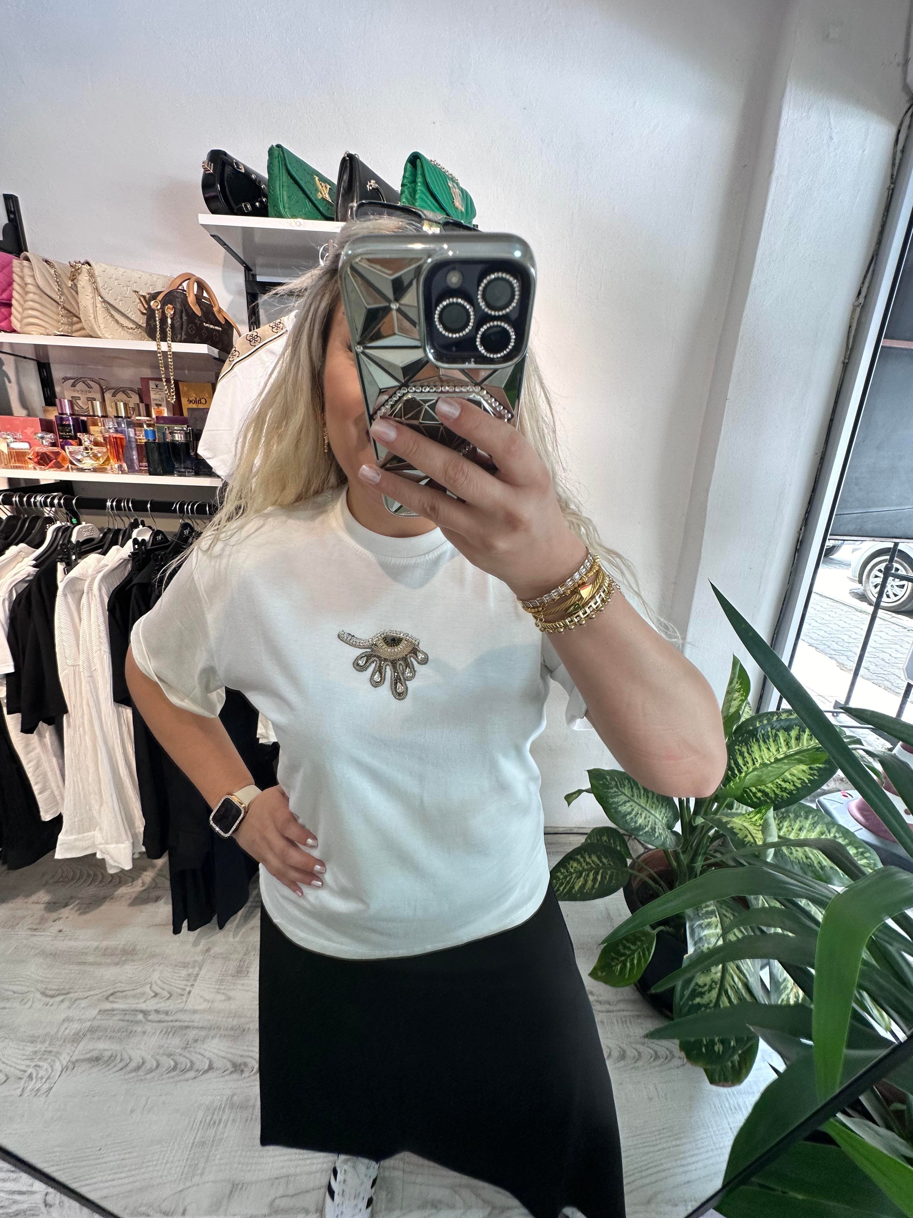 Marka Model Beyaz Göz Taşlı Tshirt