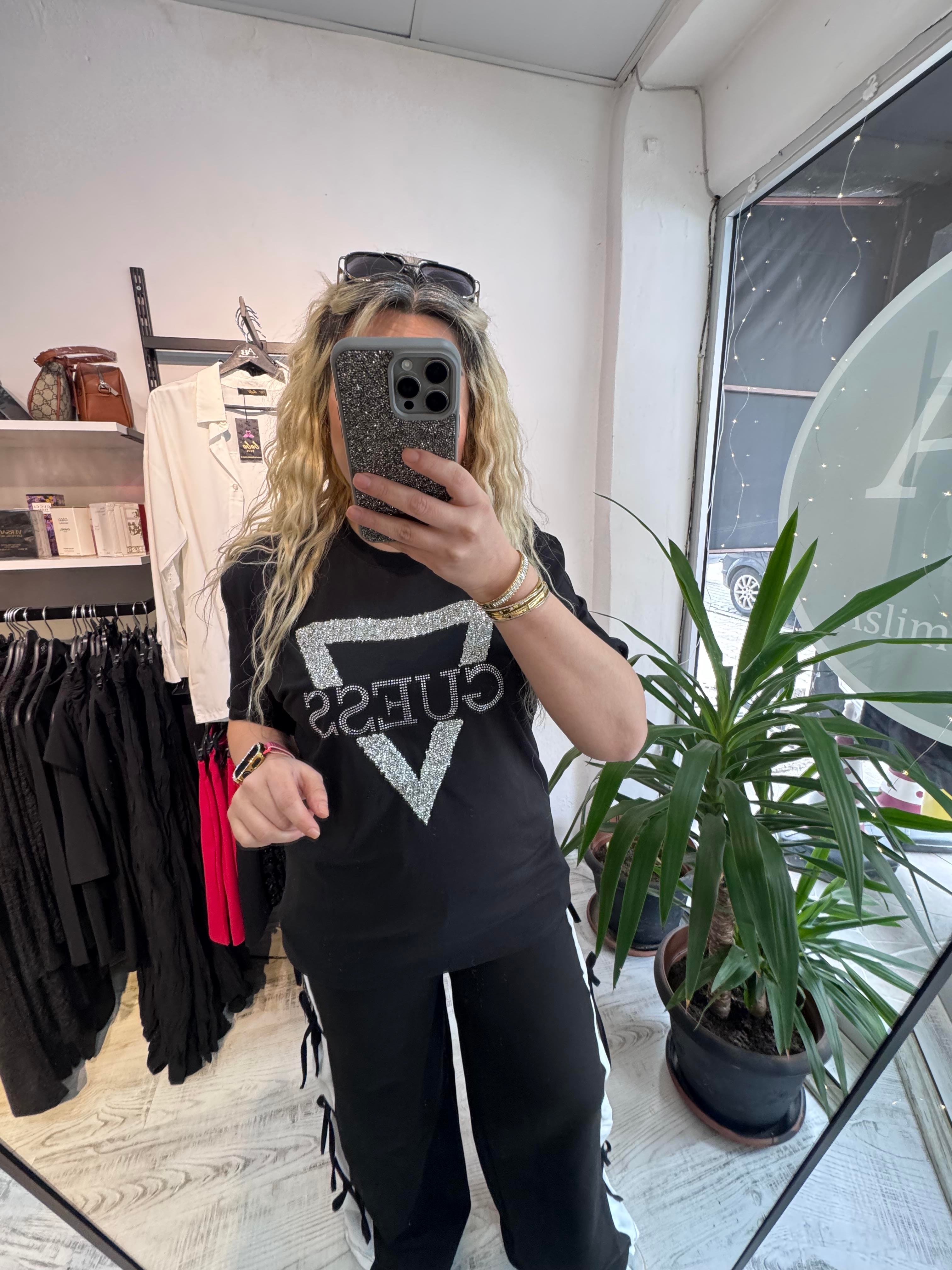 Marka Model Kum Taşlı Siyah Tshirt