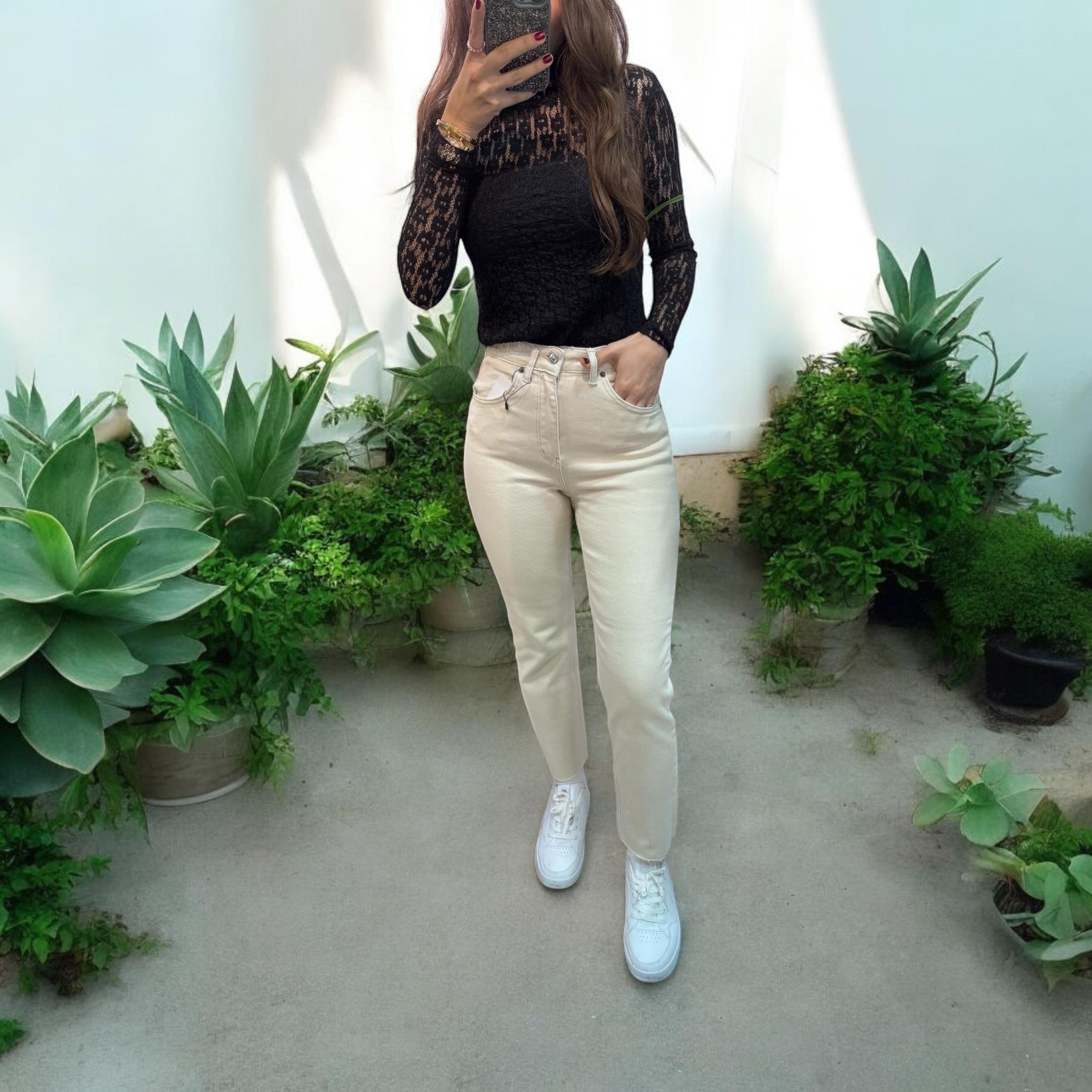 Marka Model Likralı Mom Kalıp Taş Jean 