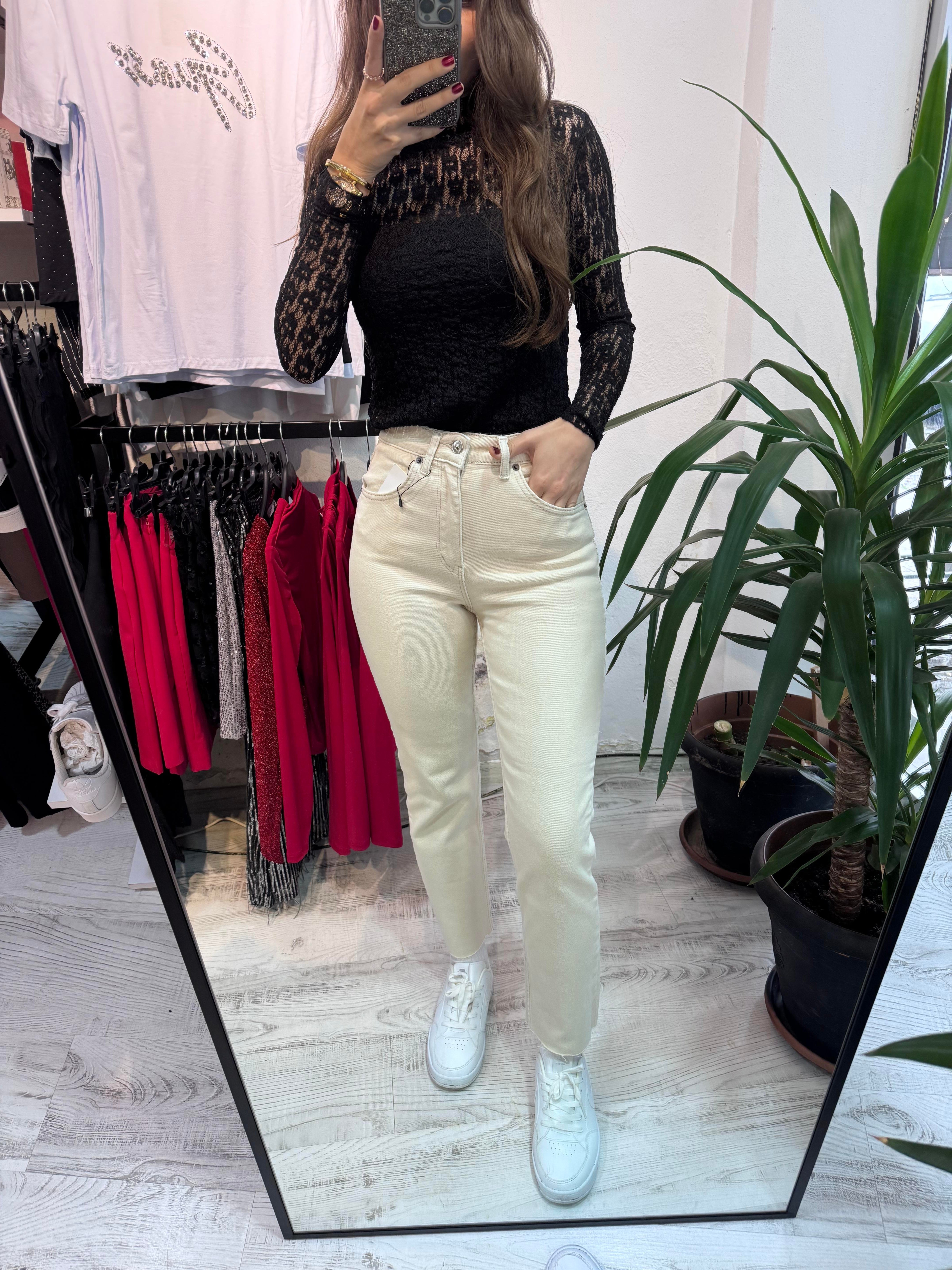 Marka Model Likralı Mom Kalıp Taş Jean 