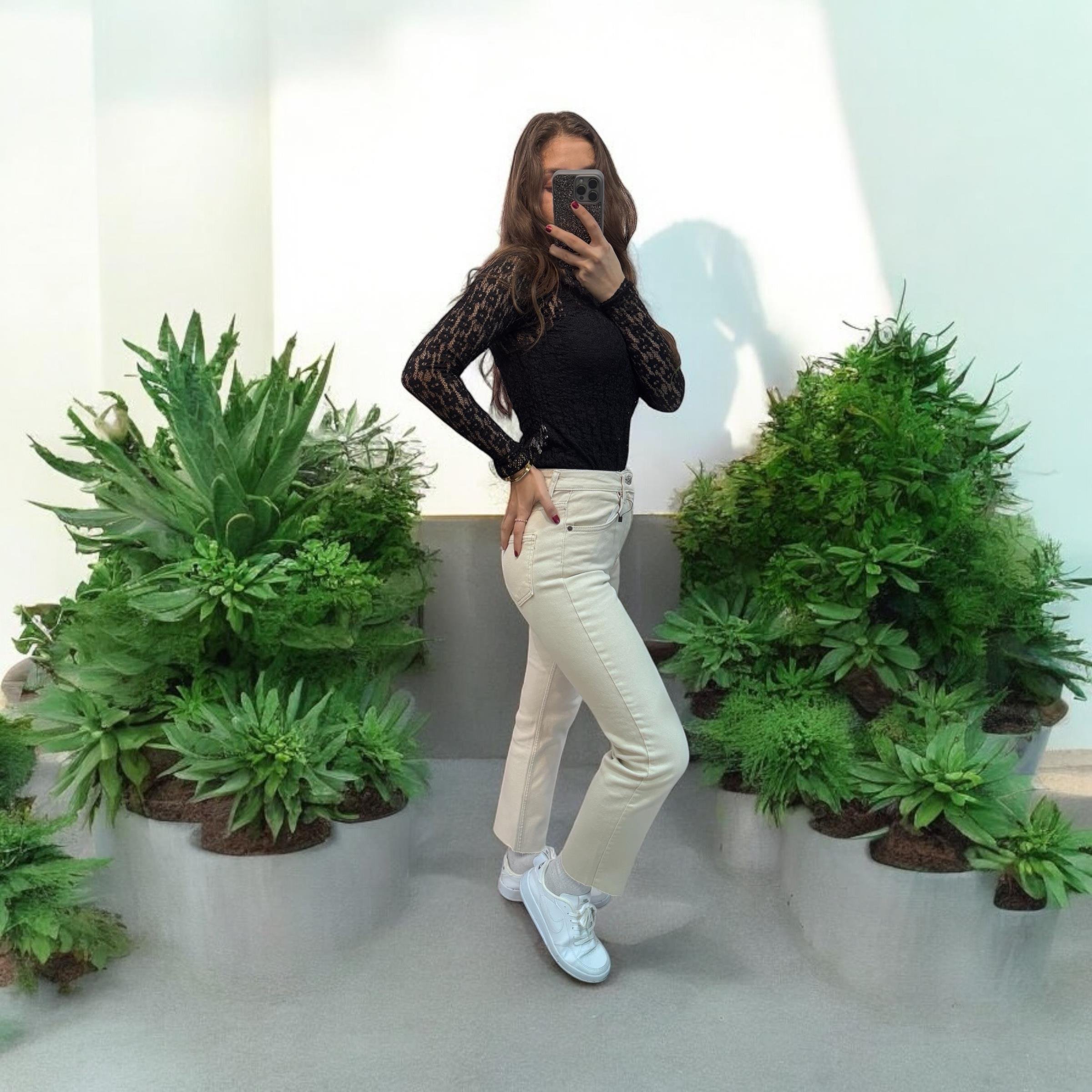 Marka Model Likralı Mom Kalıp Taş Jean 