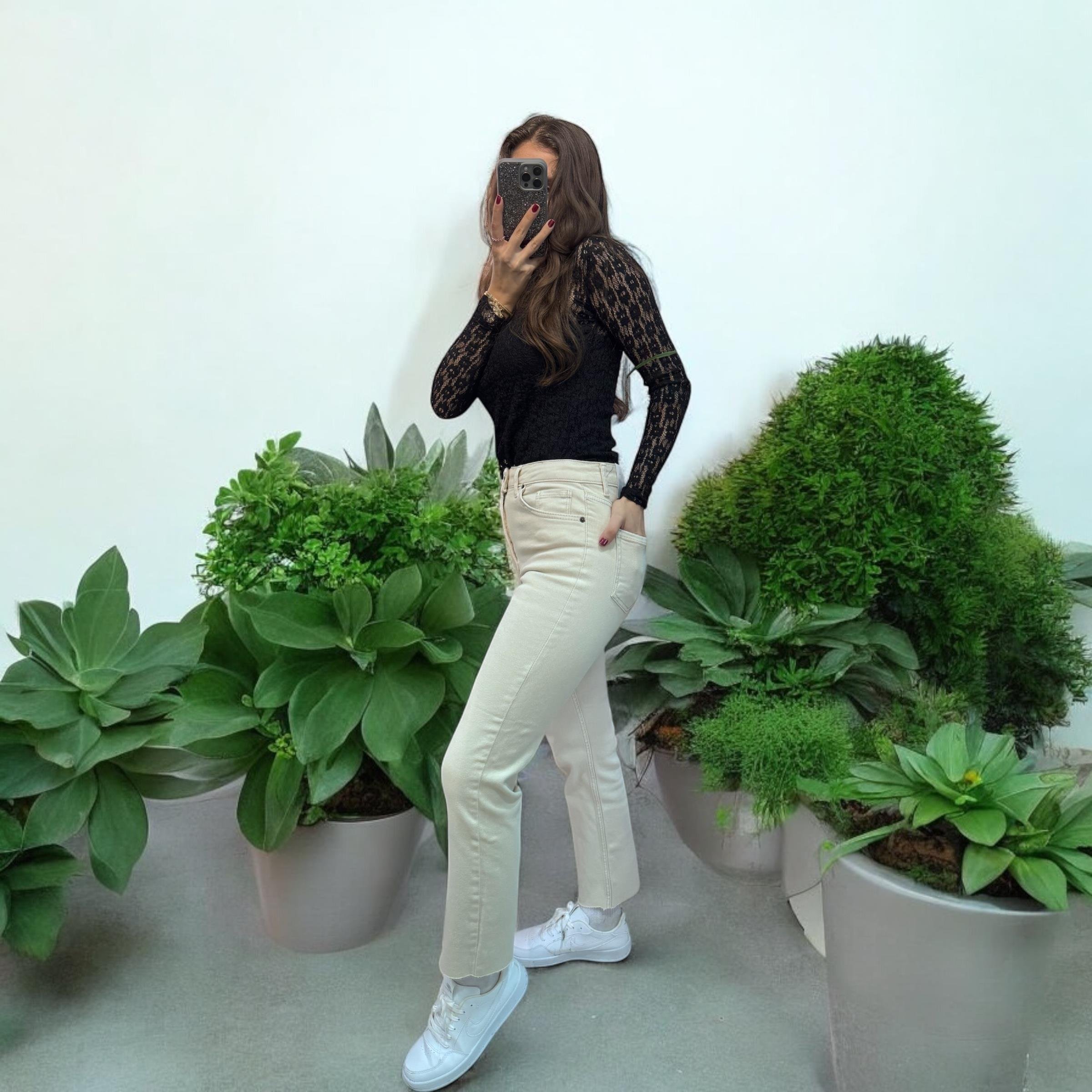 Marka Model Likralı Mom Kalıp Taş Jean 