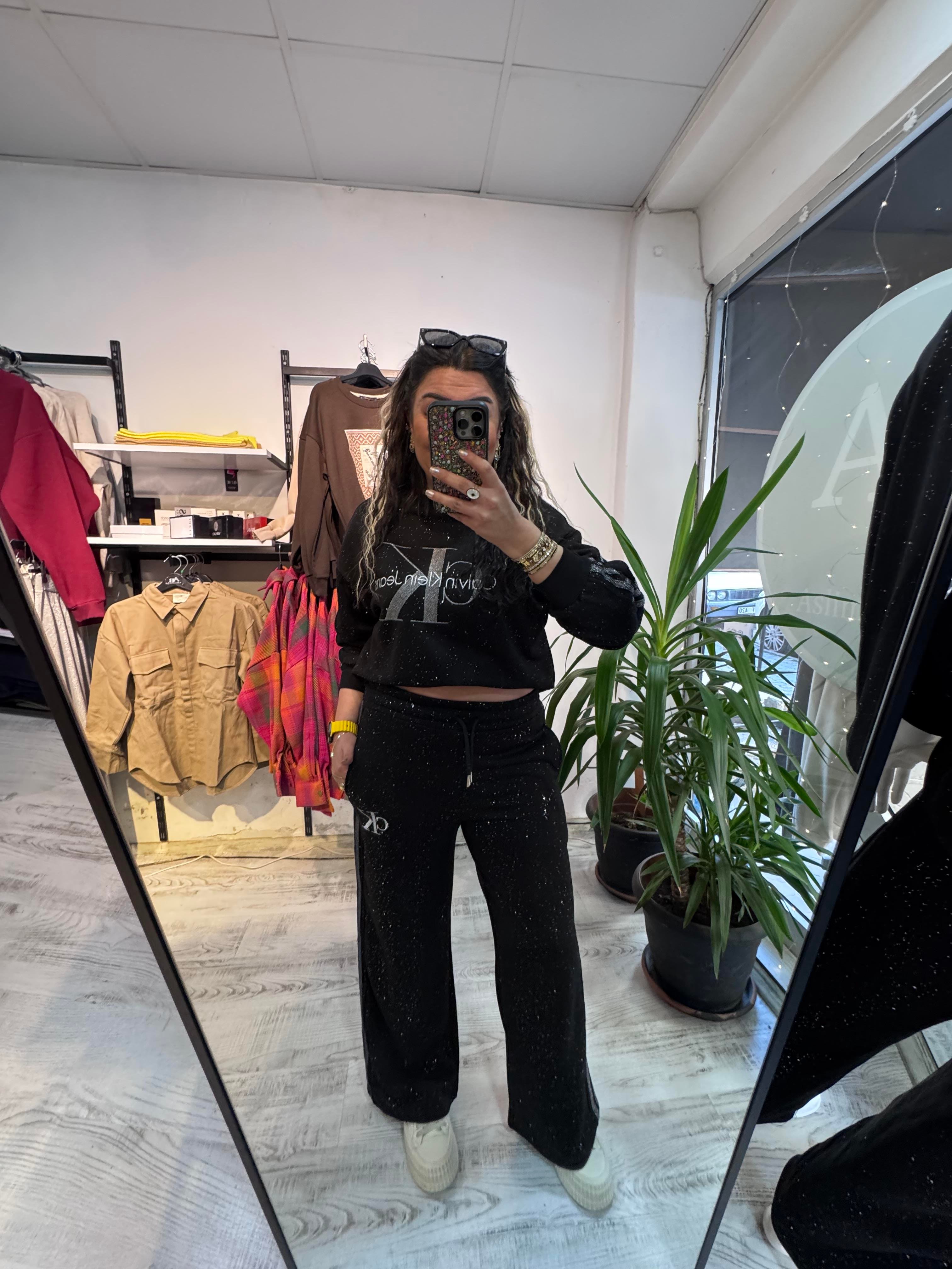 Marka Model Parlak Şerit Detaylı Takım