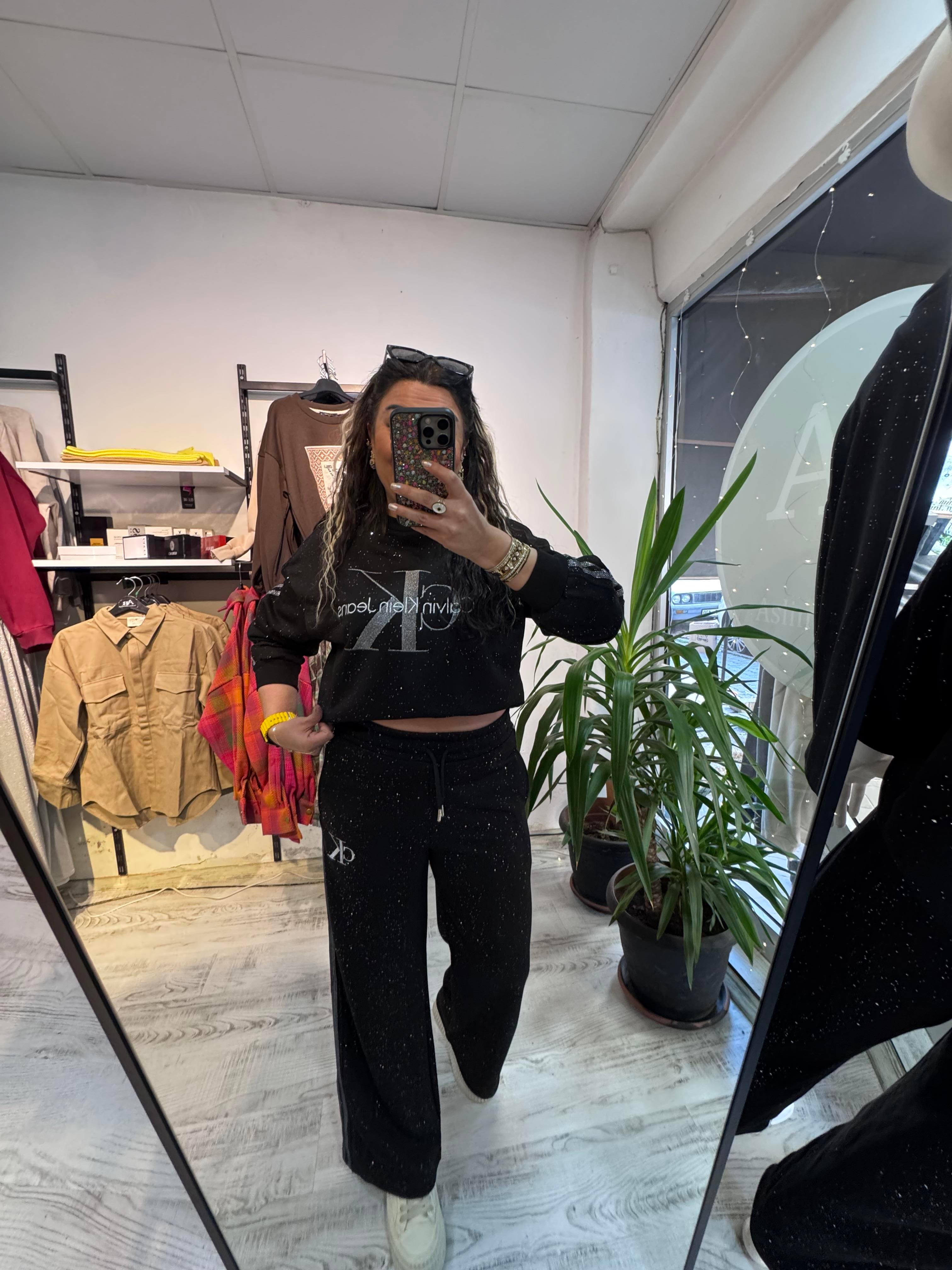 Marka Model Parlak Şerit Detaylı Takım