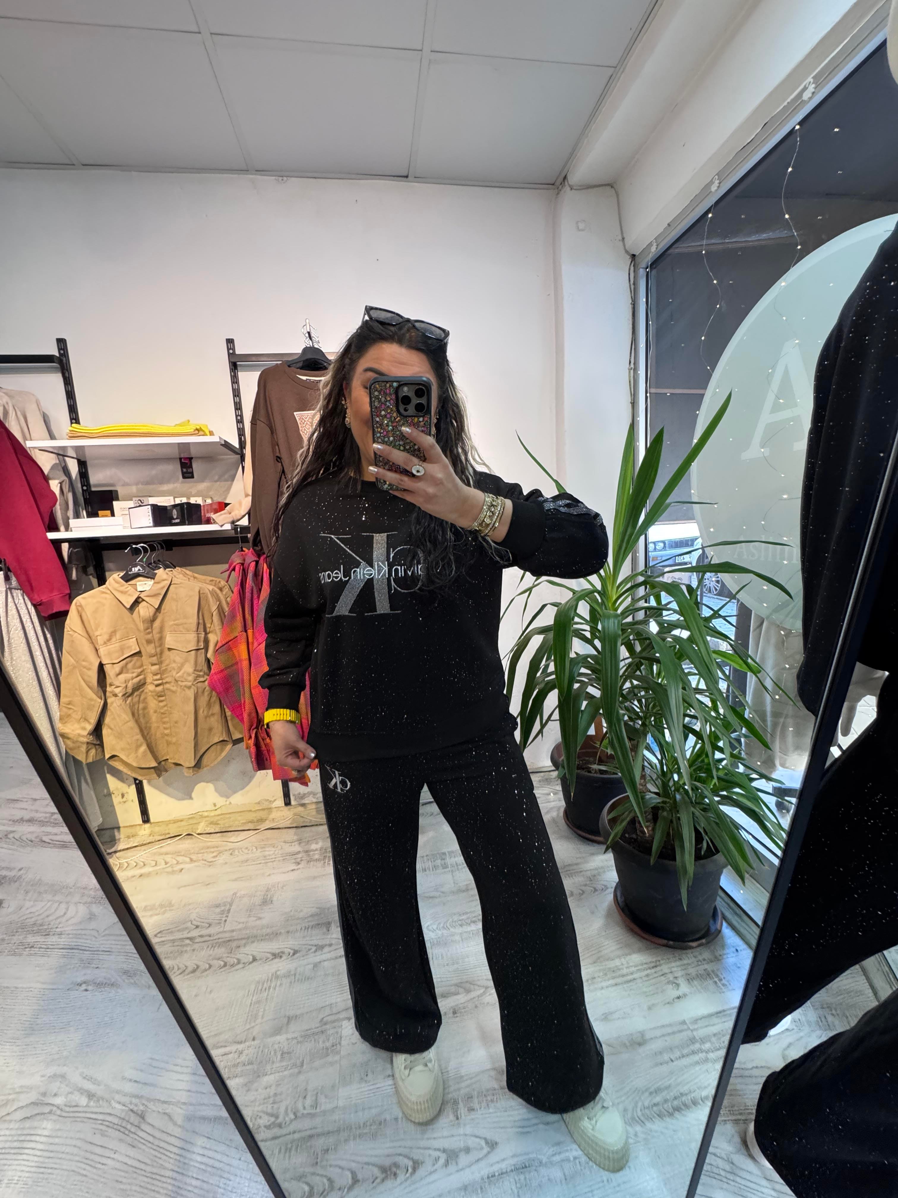 Marka Model Parlak Şerit Detaylı Takım