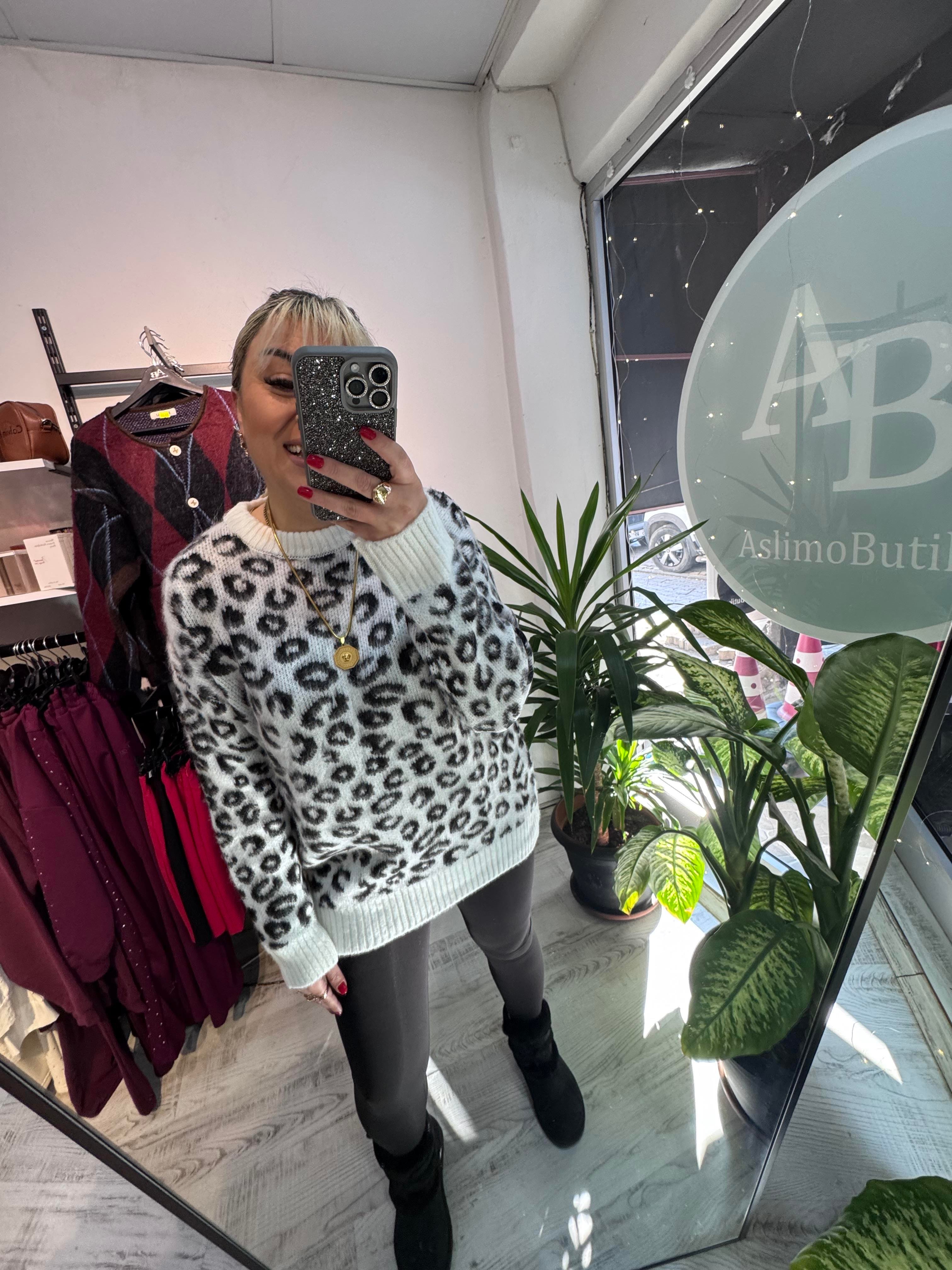 Marka Model Premium Kalite Leoparlı  İpek Triko Kazak 