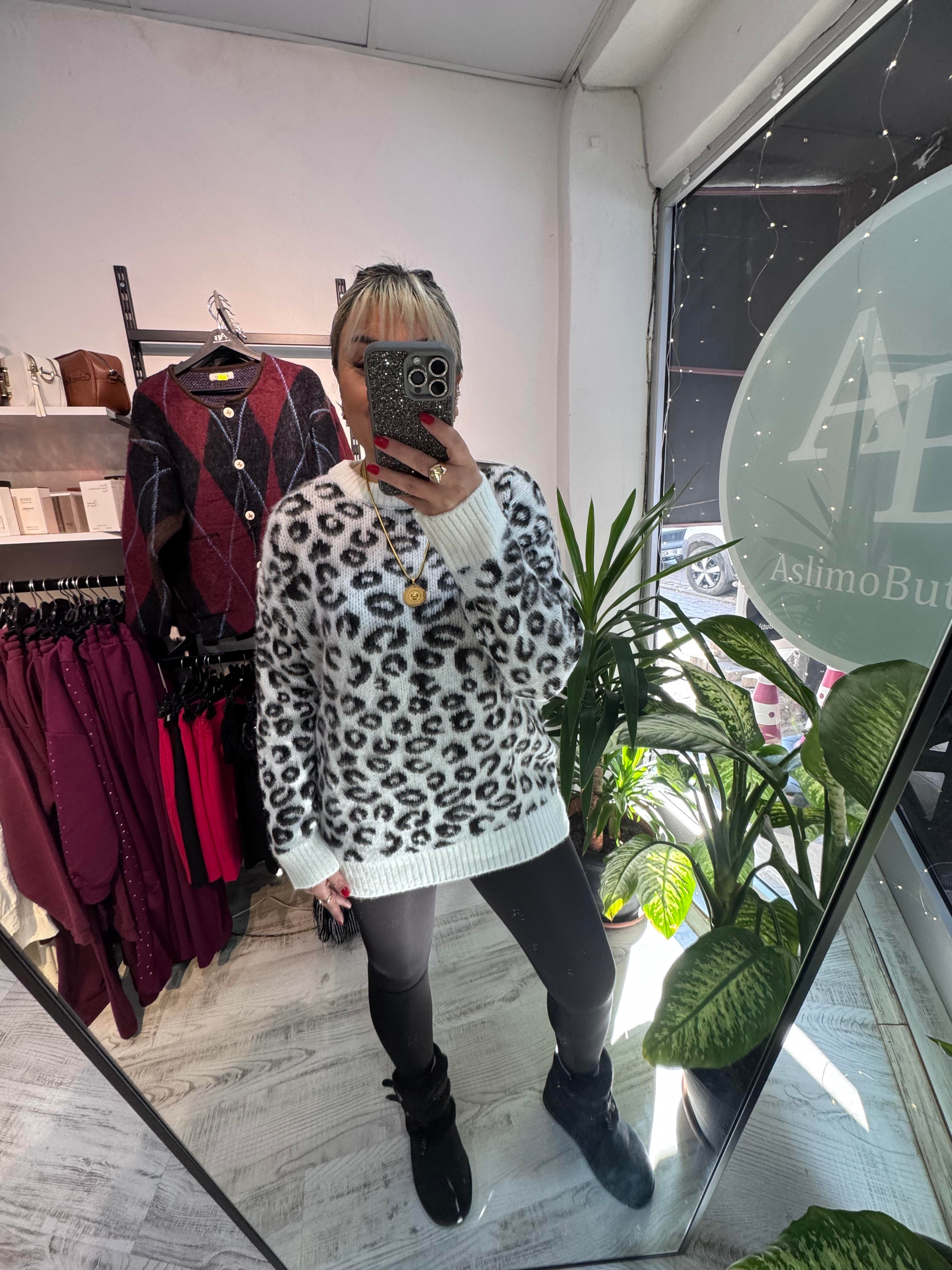 Marka Model Premium Kalite Leoparlı  İpek Triko Kazak 