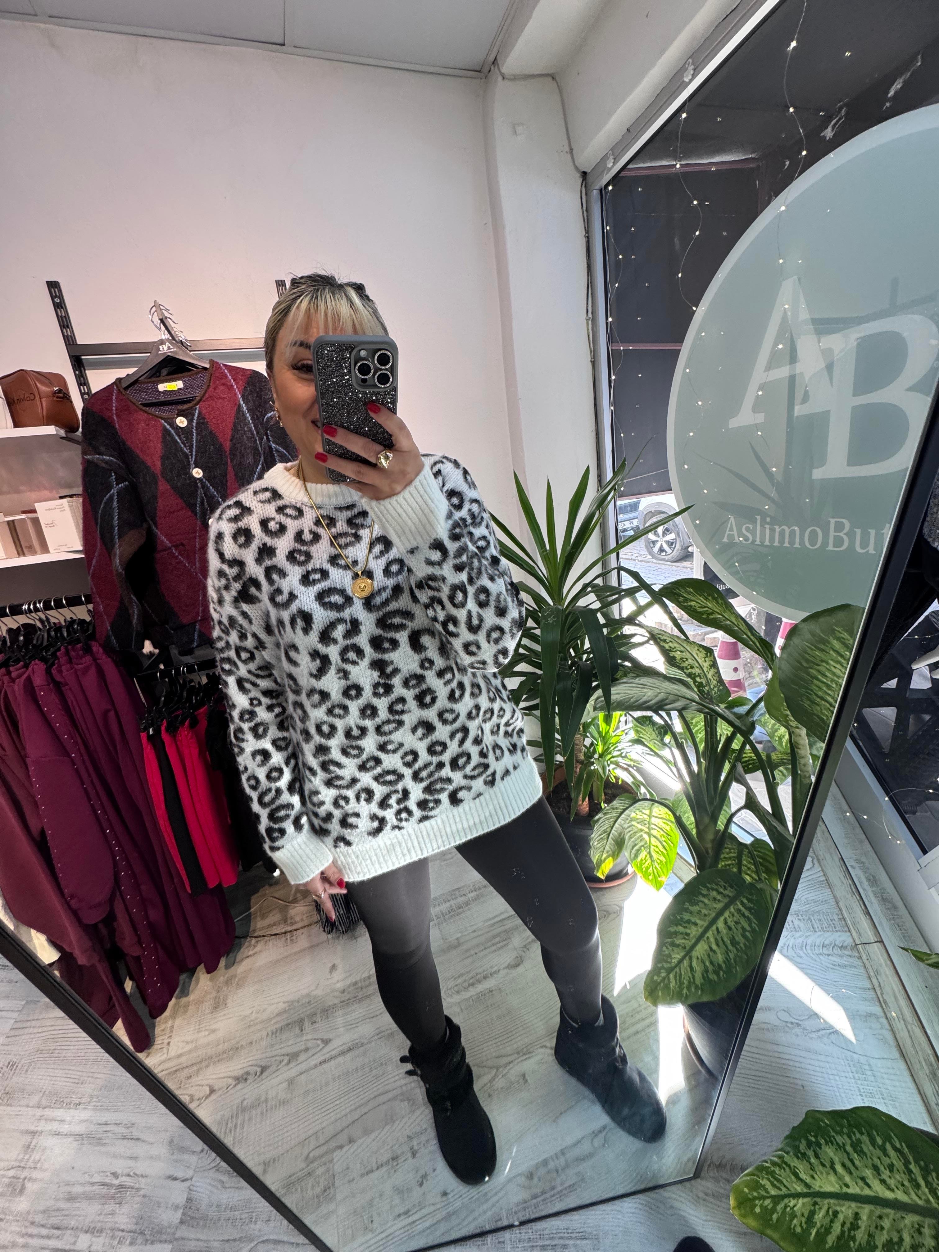 Marka Model Premium Kalite Leoparlı  İpek Triko Kazak 