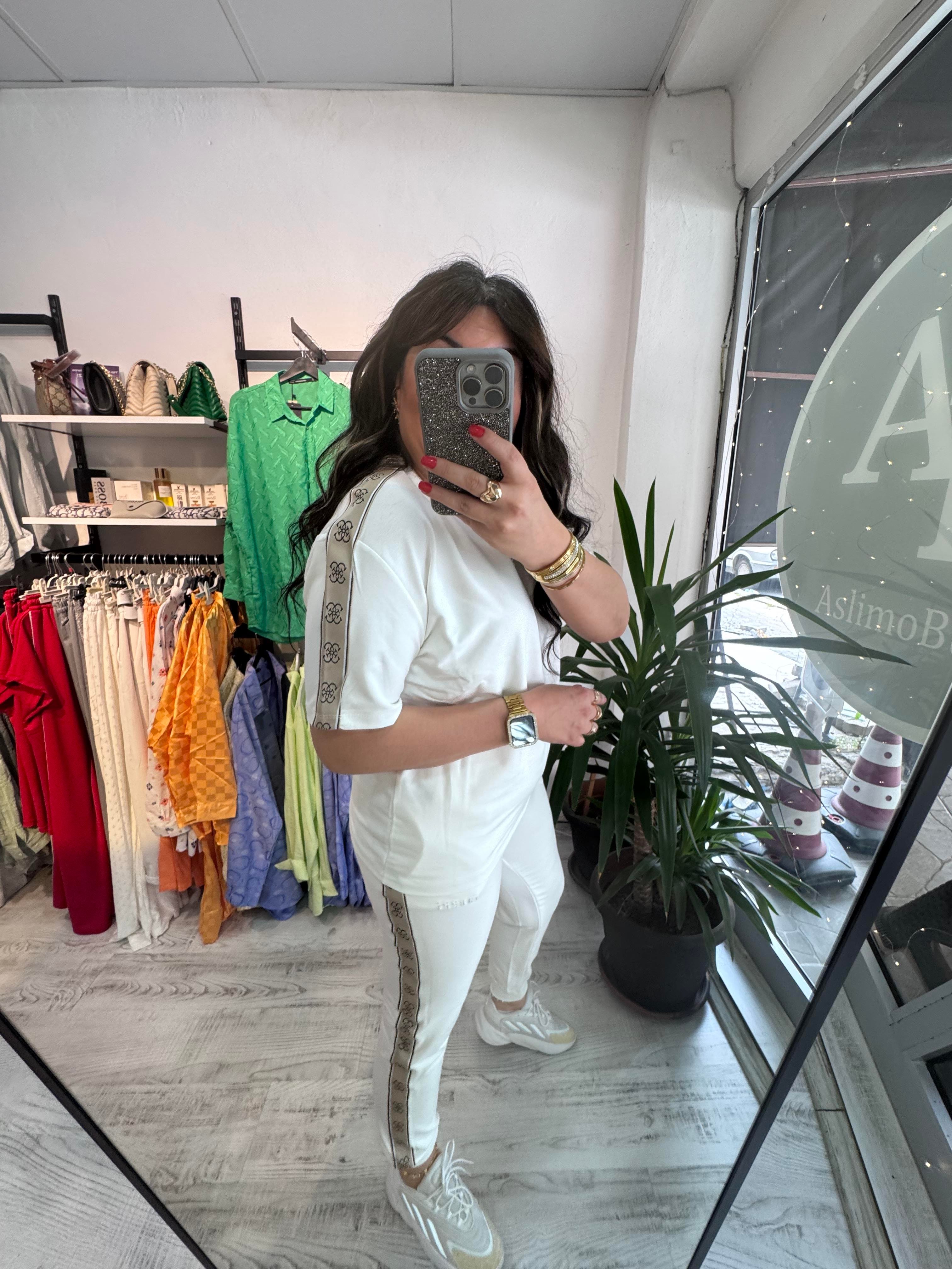 Marka Model Şeritli Beyaz Takım 