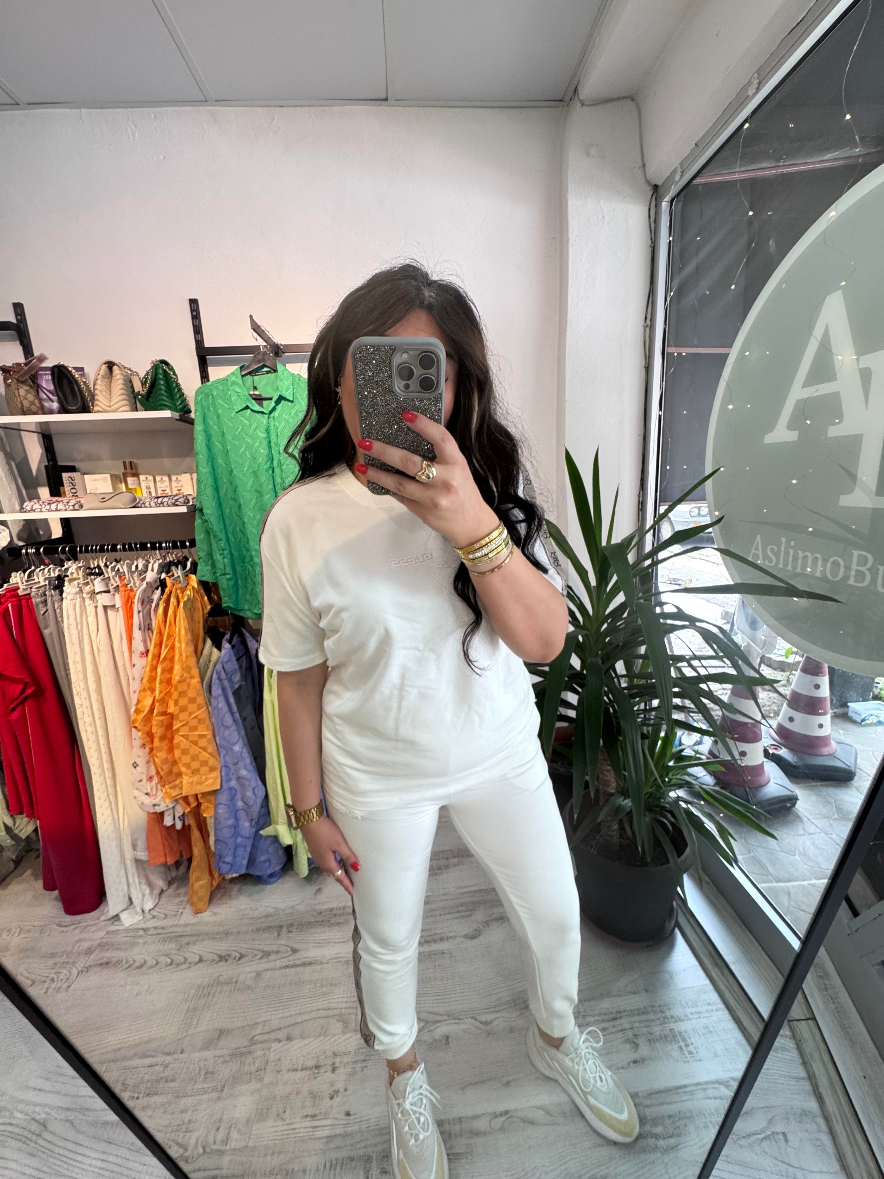 Marka Model Şeritli Beyaz Takım 