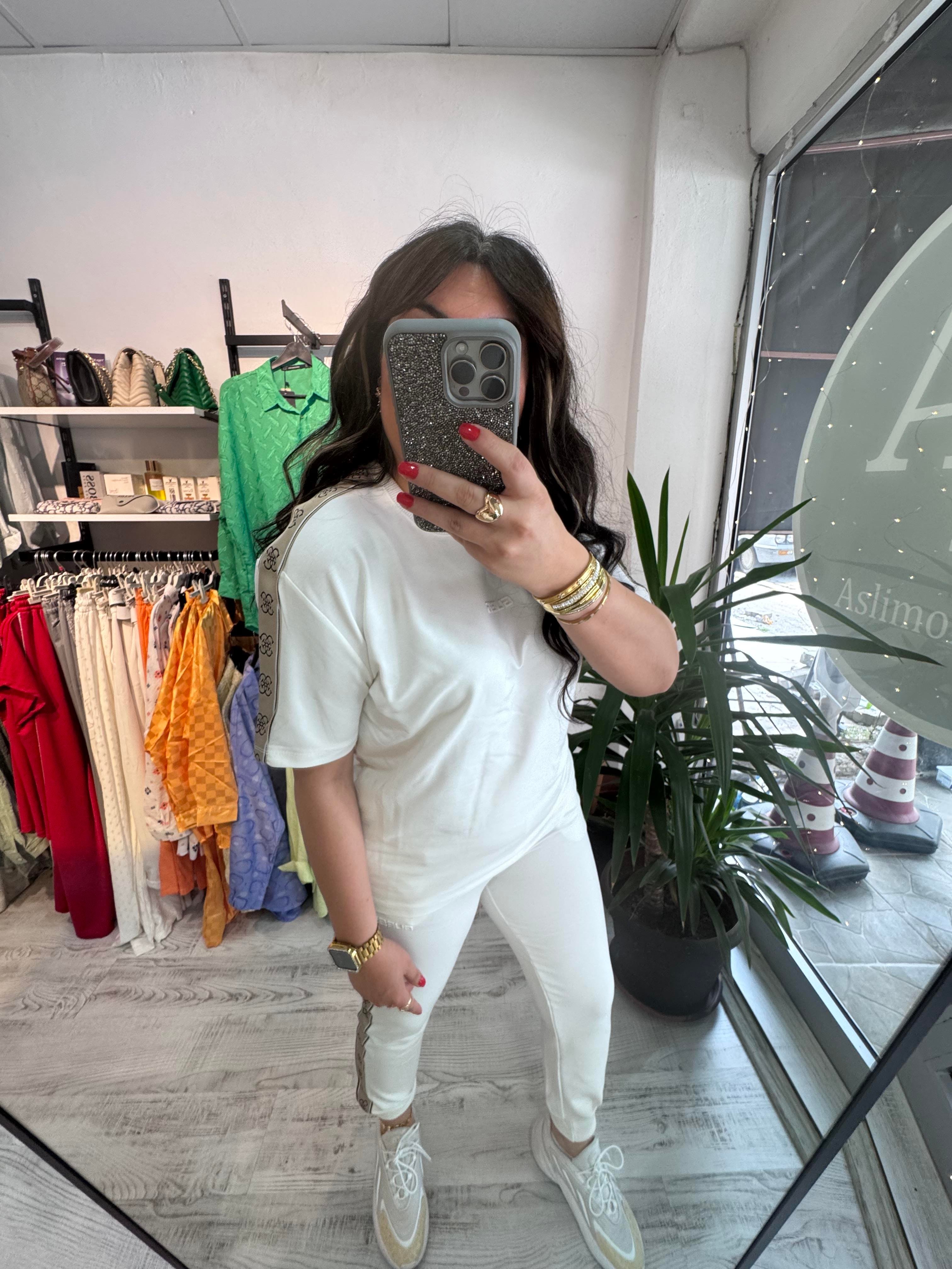 Marka Model Şeritli Beyaz Takım 