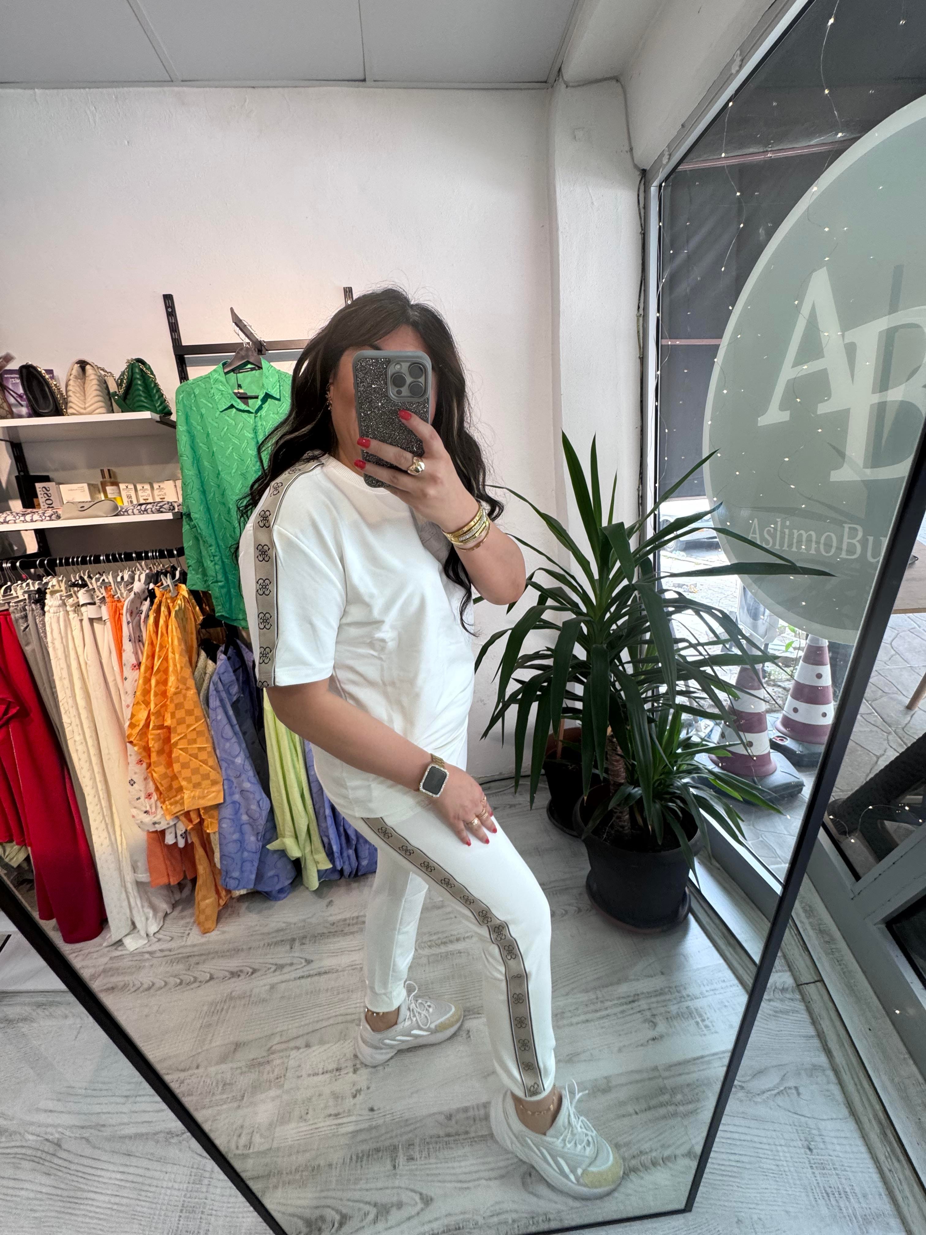 Marka Model Şeritli Beyaz Takım 