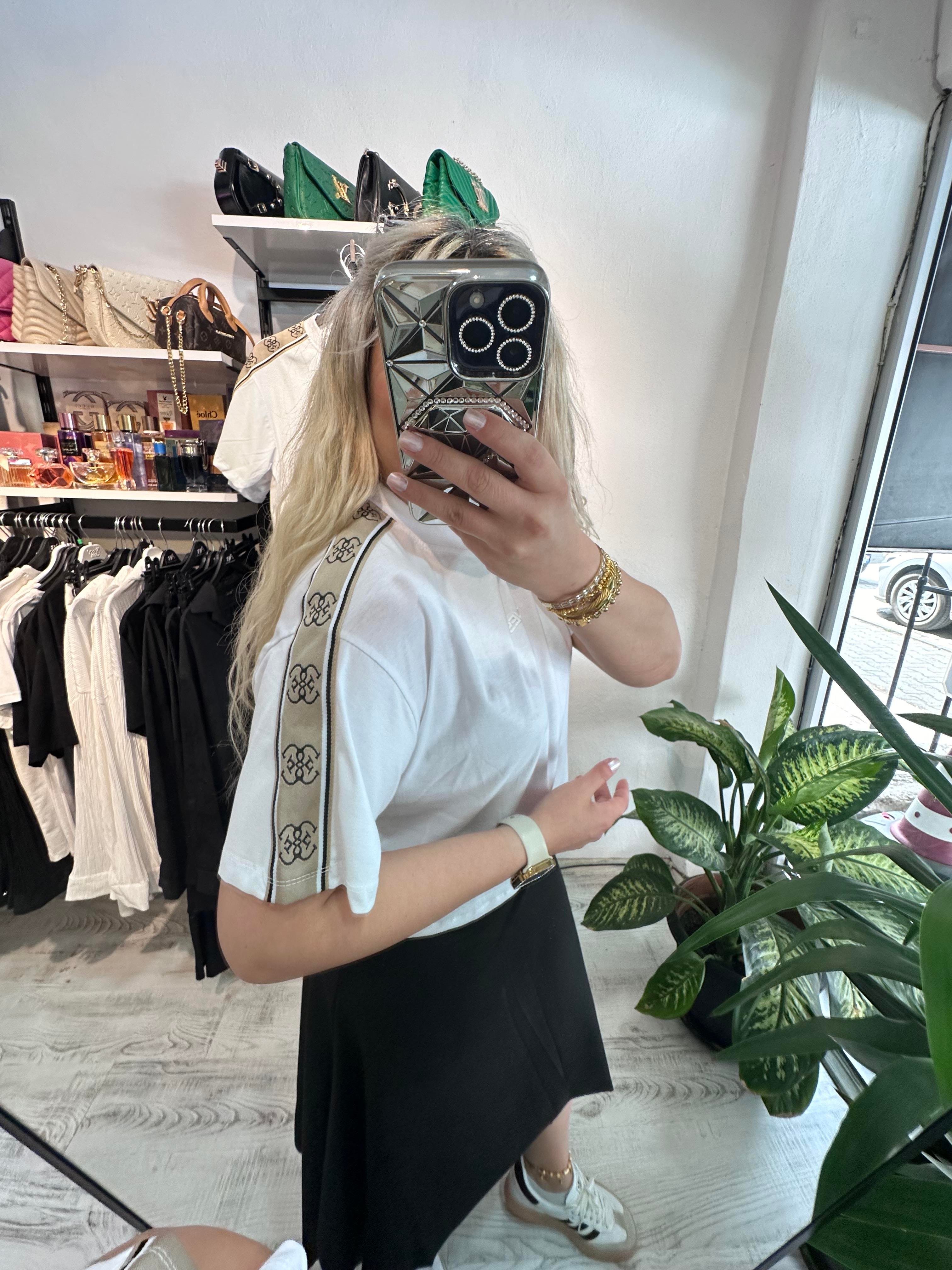 Marka Model Şeritli Beyaz Tshirt