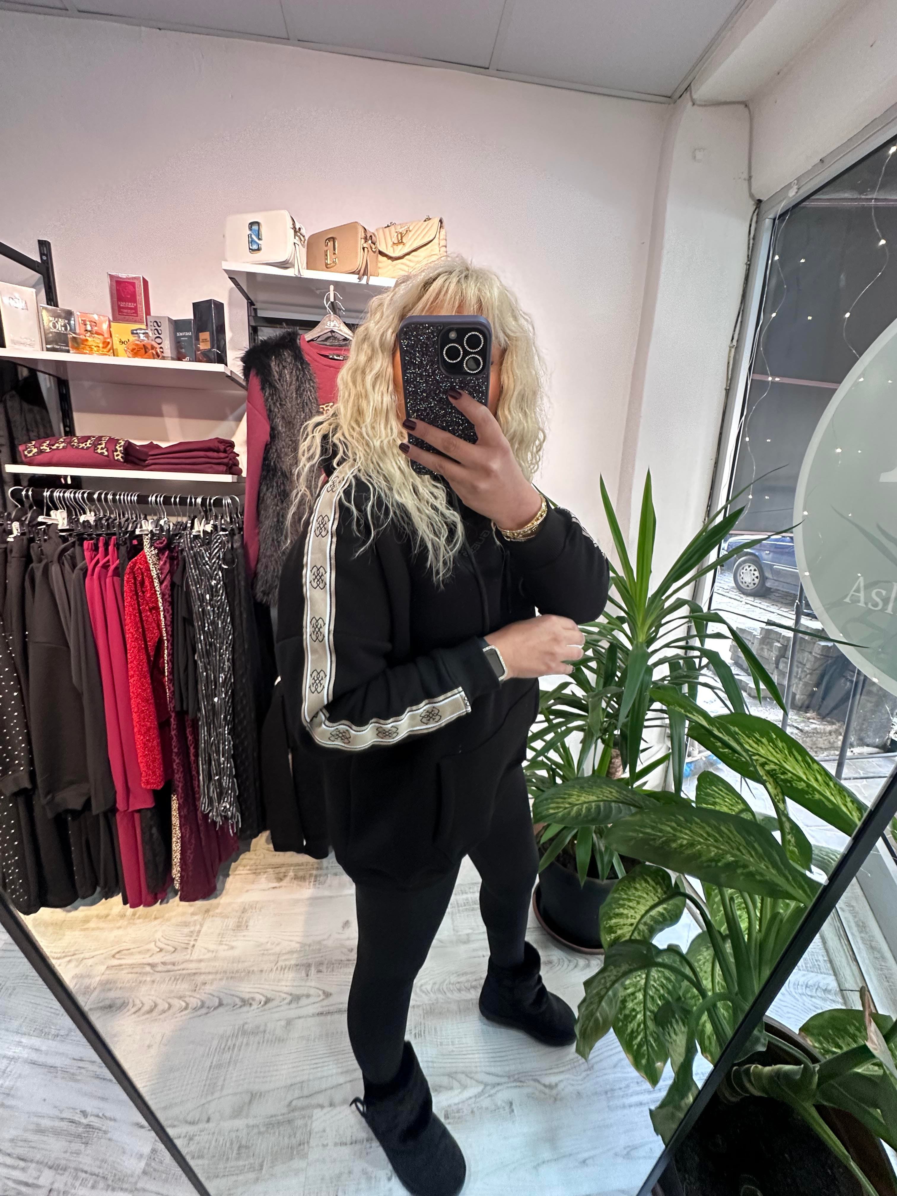 Marka Model Şeritli Kapşonlu Siyah Sweat