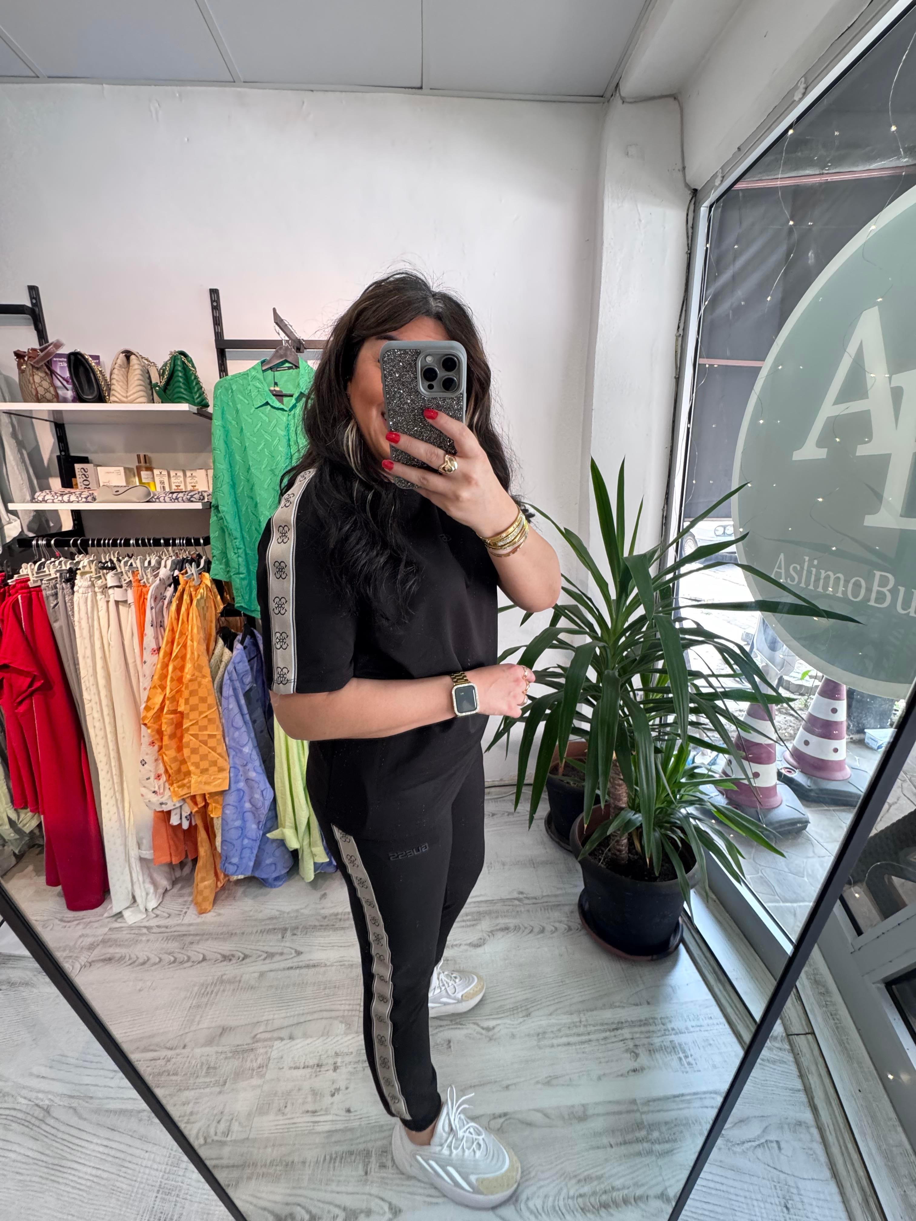 Marka Model Şeritli Siyah Takım