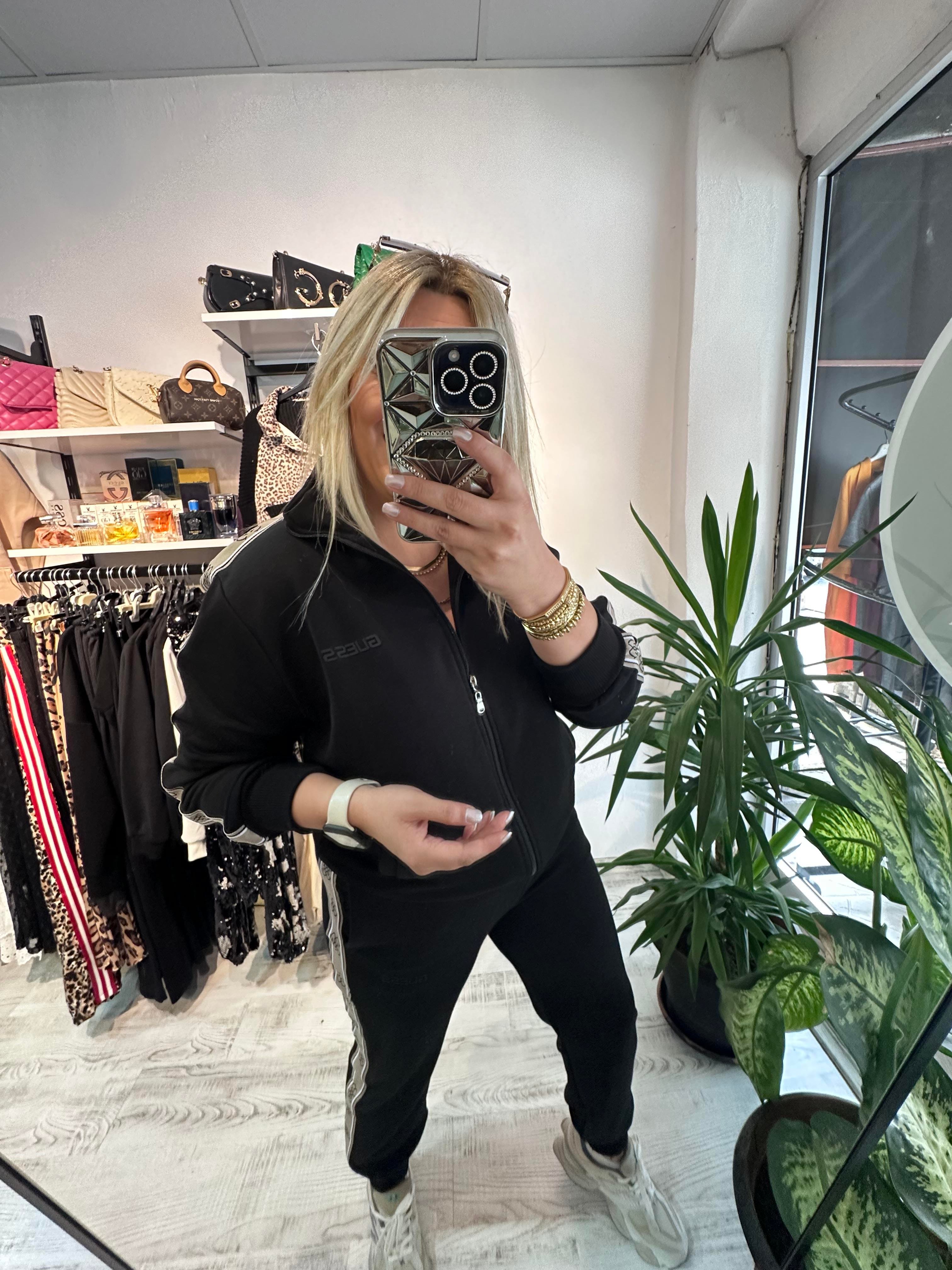 Marka Model Şeritli Siyah Takım