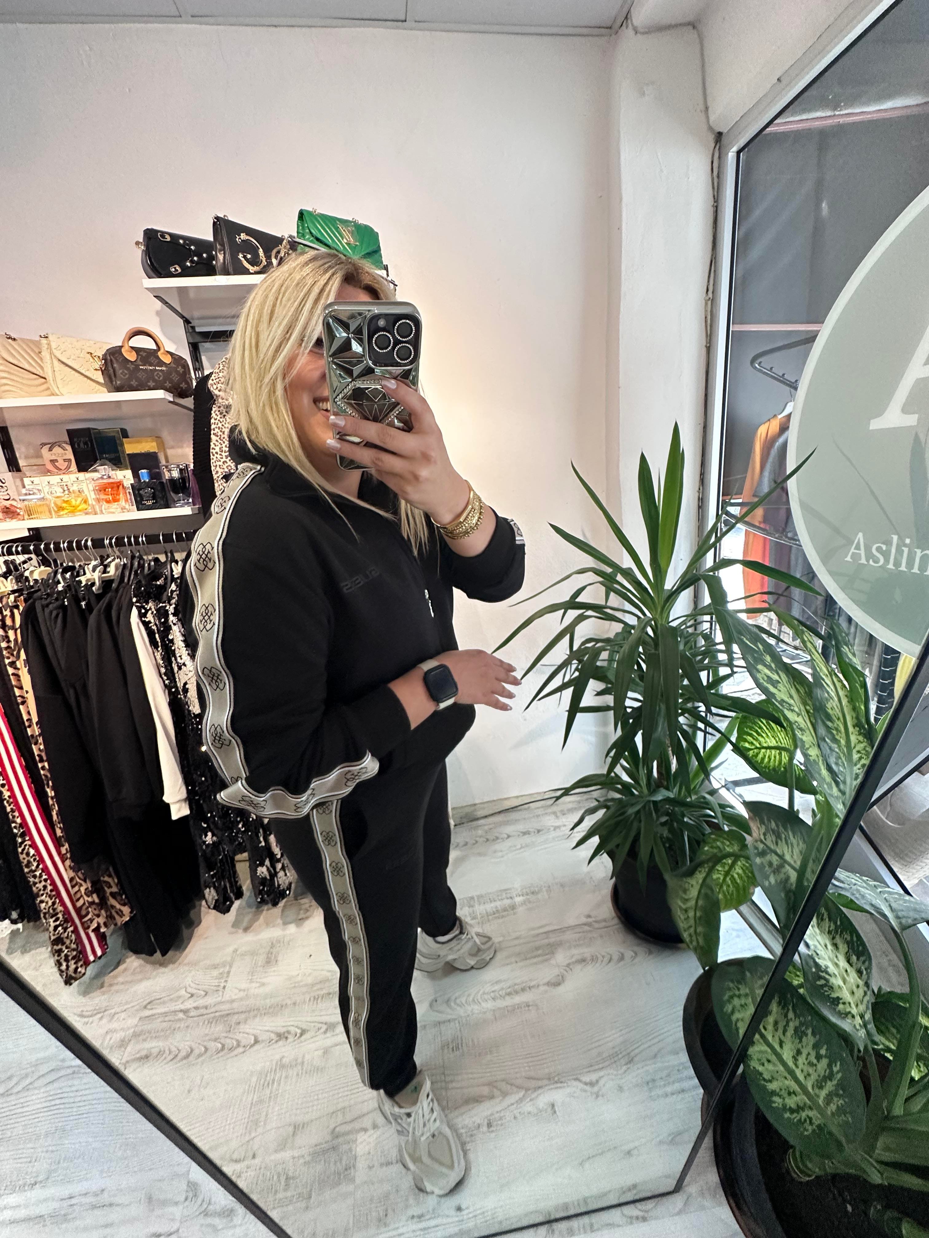 Marka Model Şeritli Siyah Takım