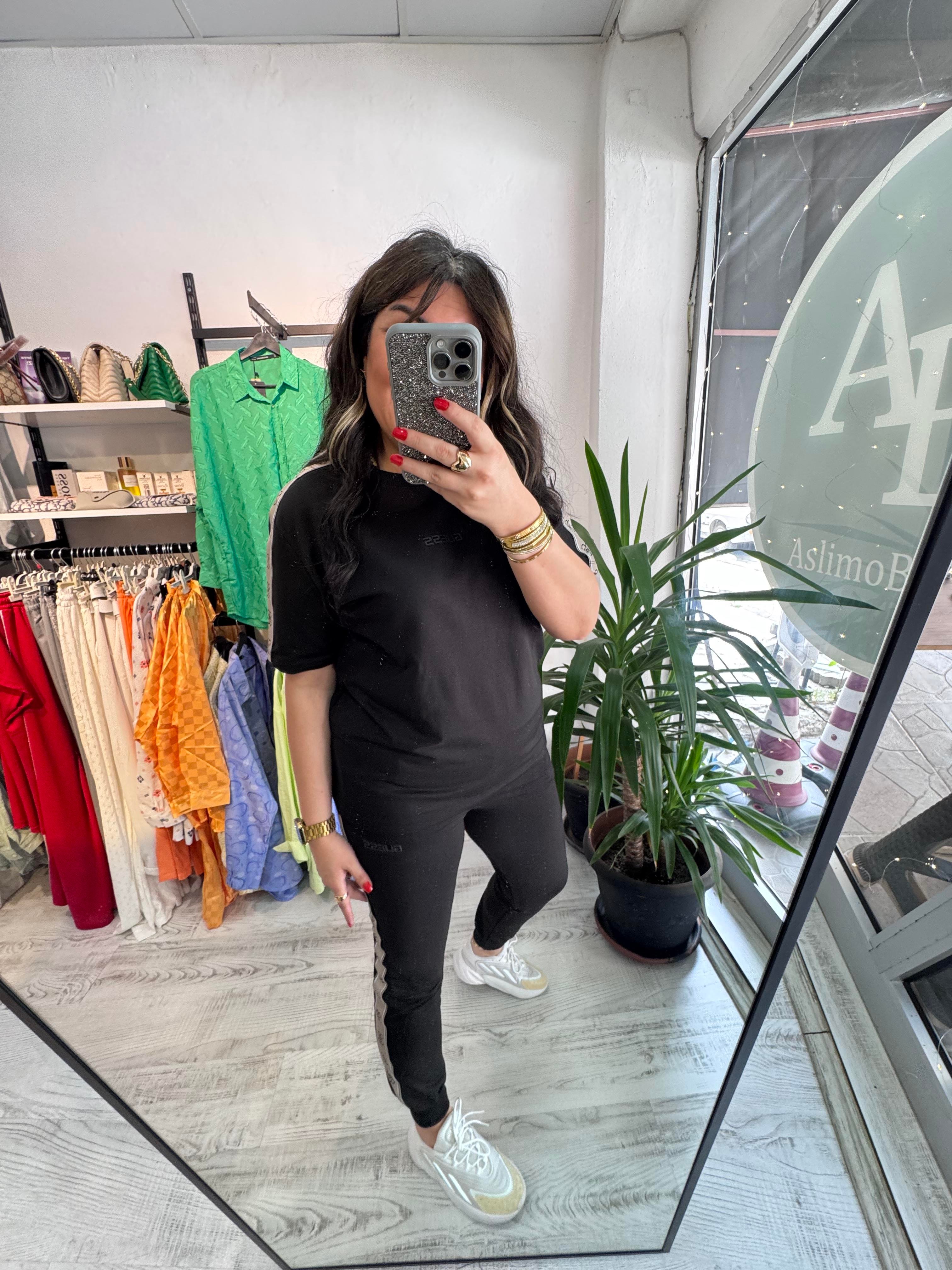 Marka Model Şeritli Siyah Takım