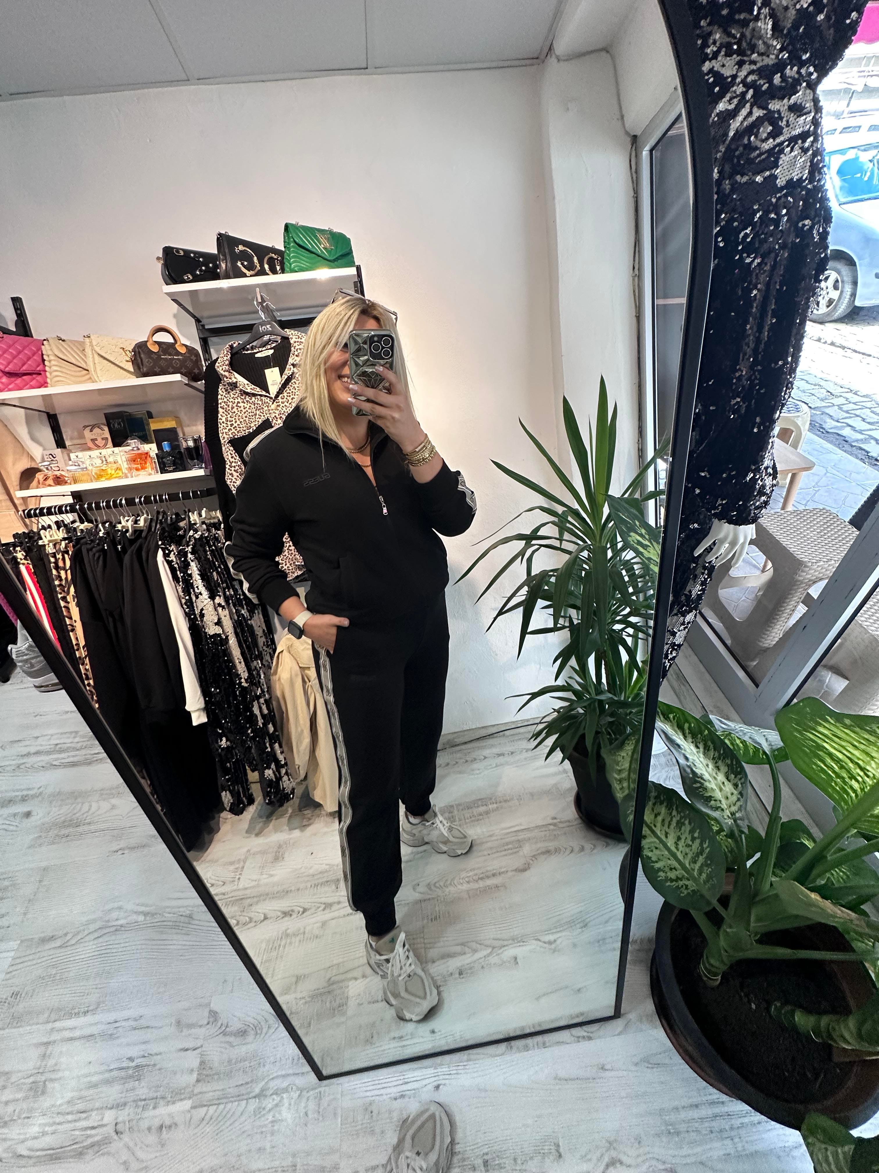 Marka Model Şeritli Siyah Takım