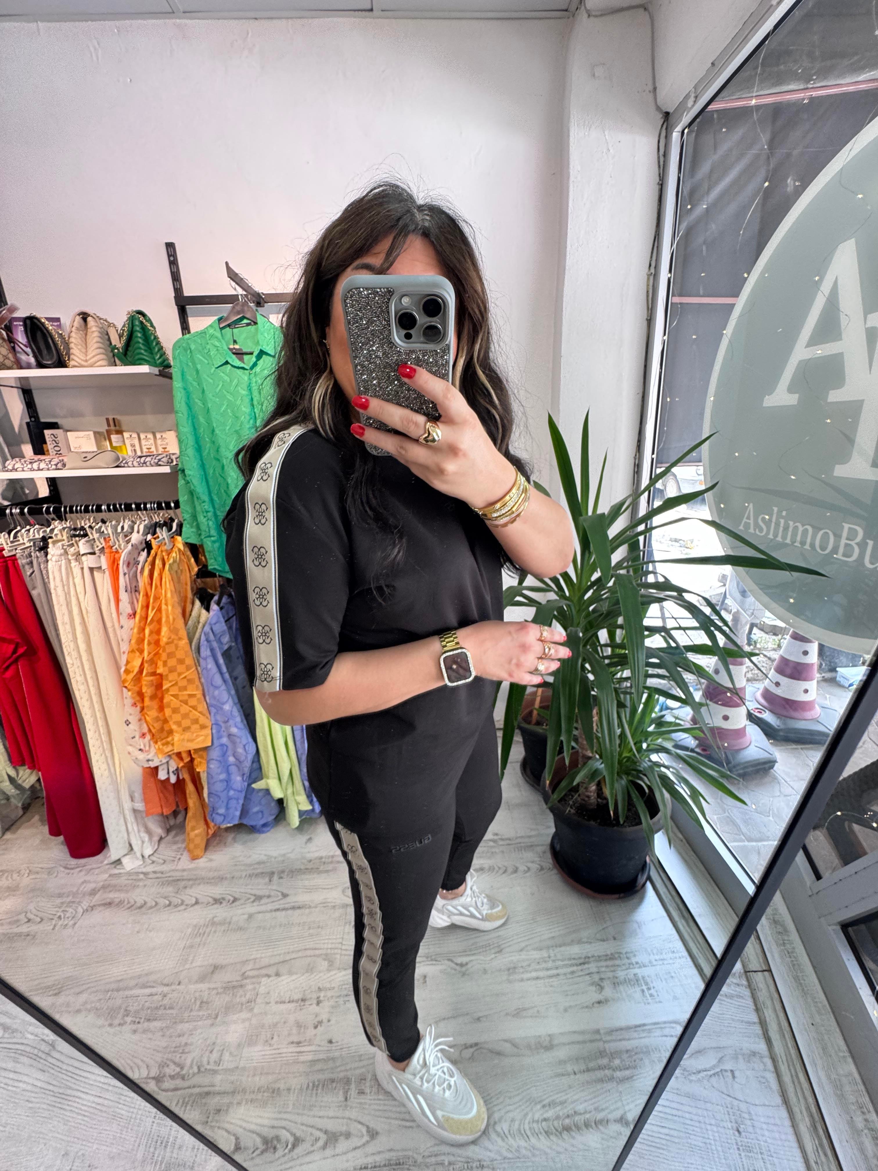 Marka Model Şeritli Siyah Takım