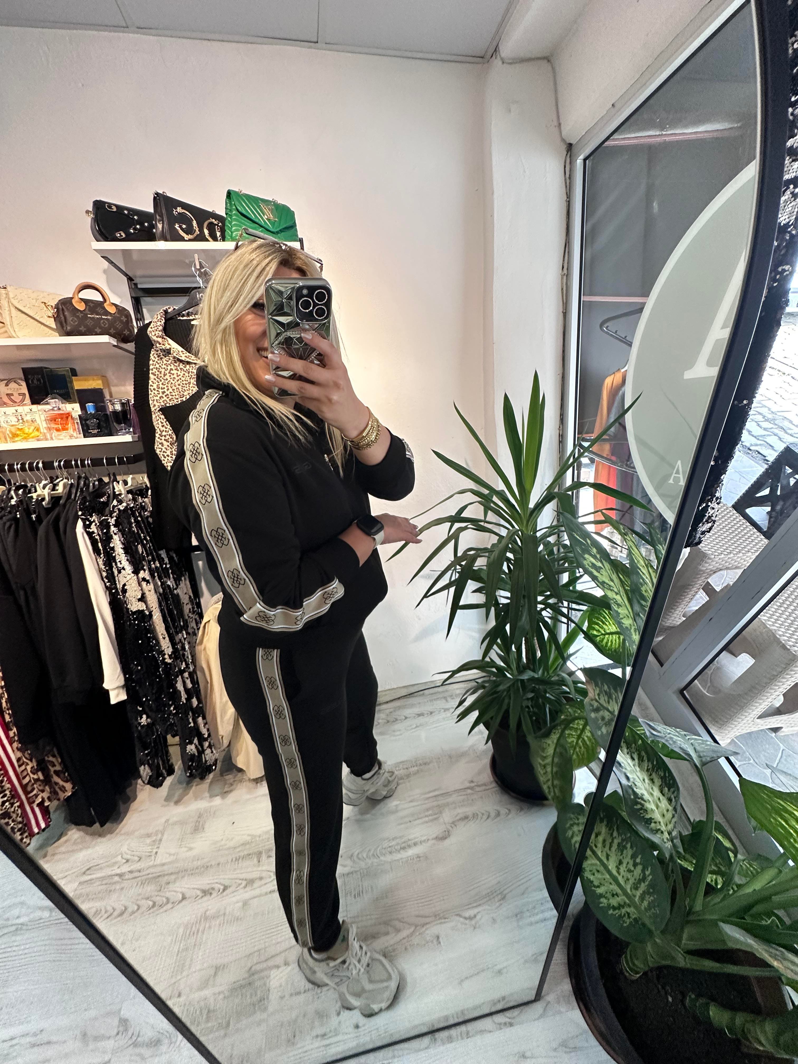 Marka Model Şeritli Siyah Takım