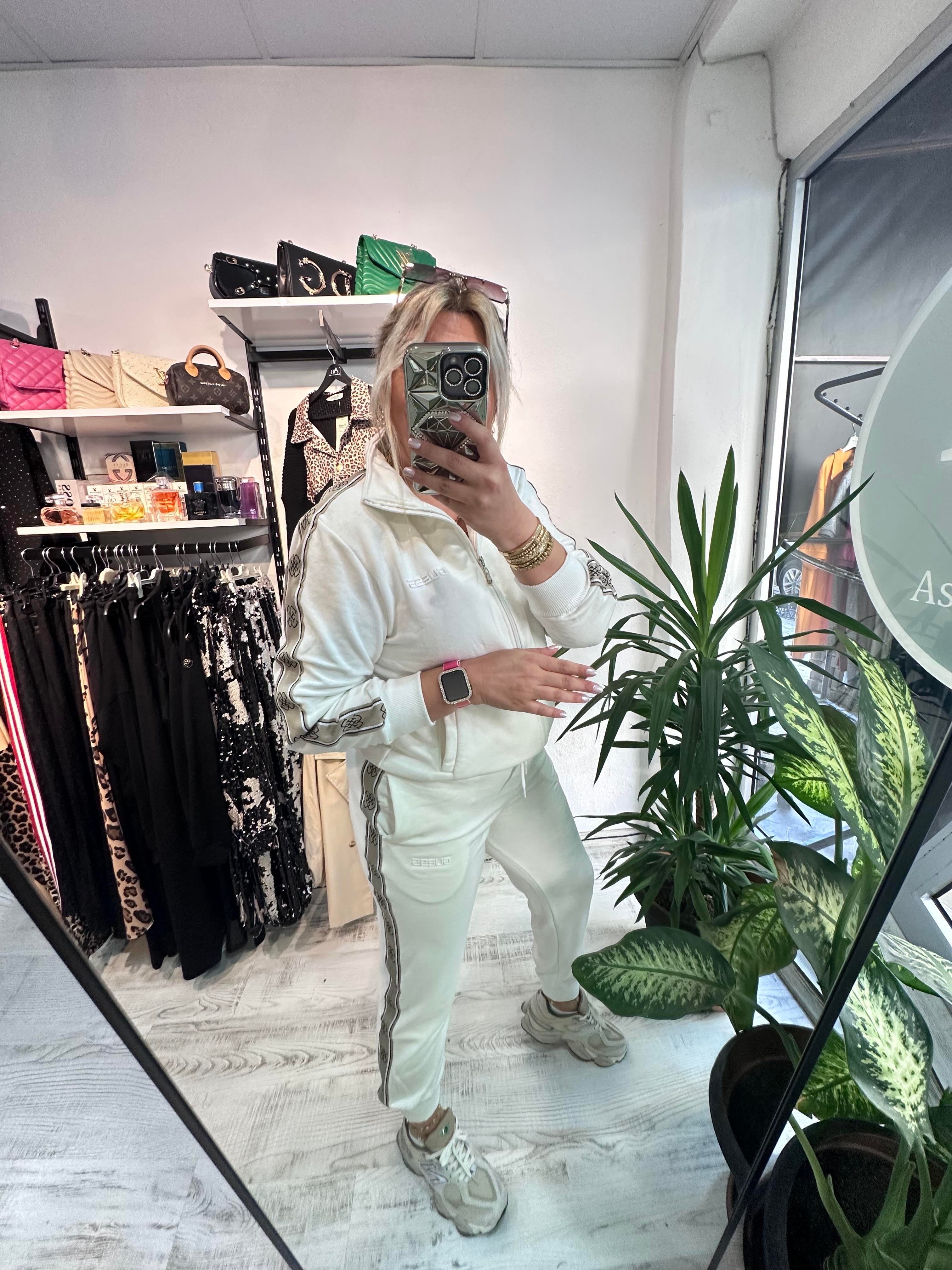 Marka Model Şeritli Taş Takım