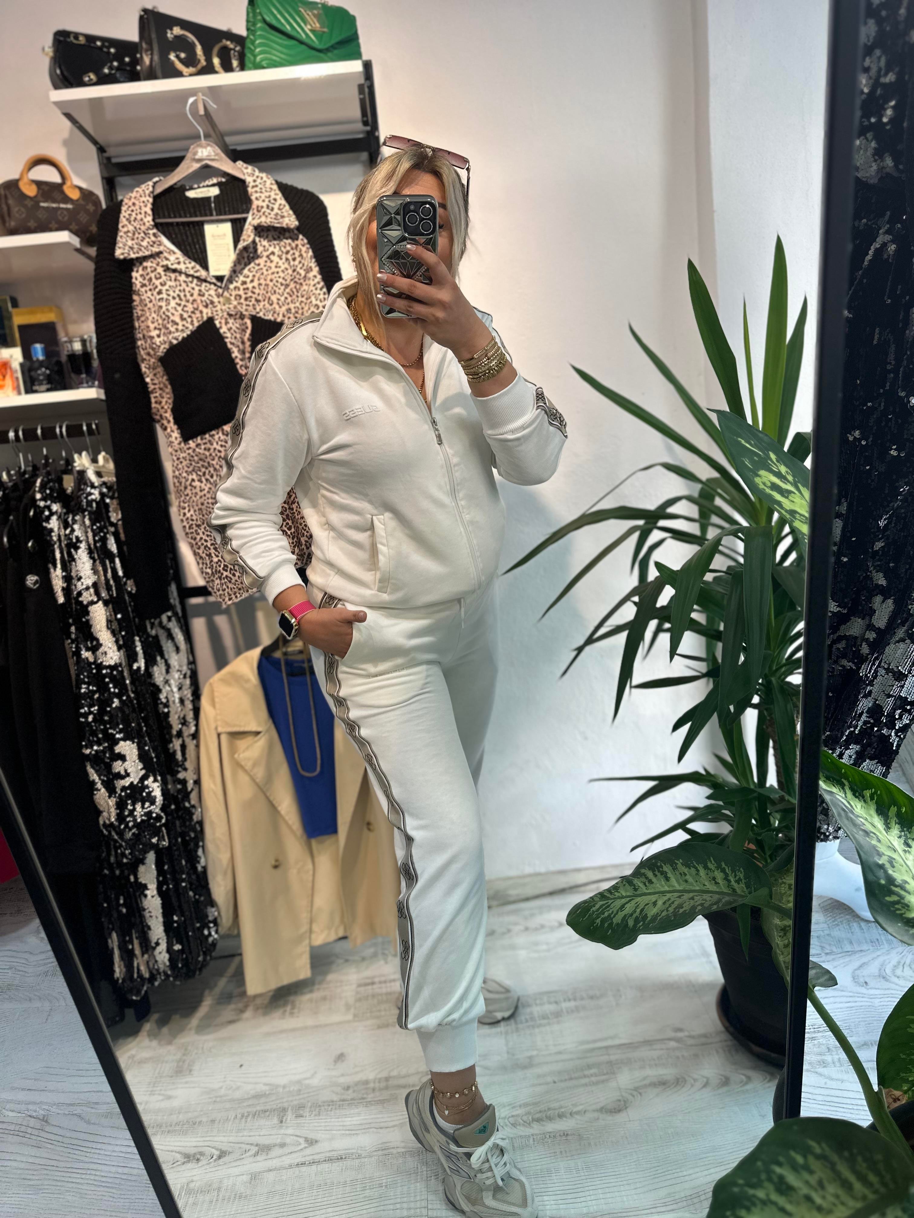 Marka Model Şeritli Taş Takım