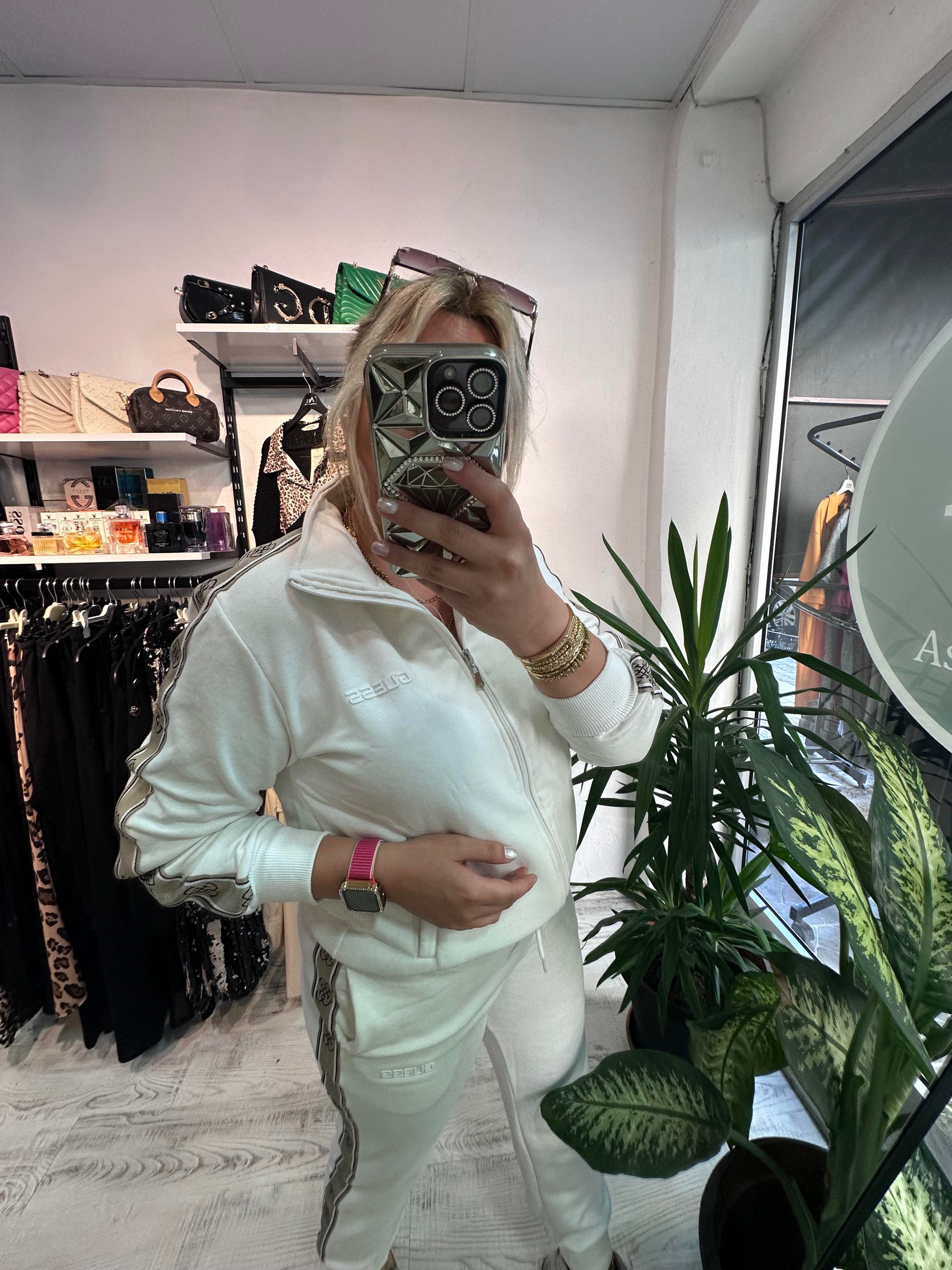 Marka Model Şeritli Taş Takım