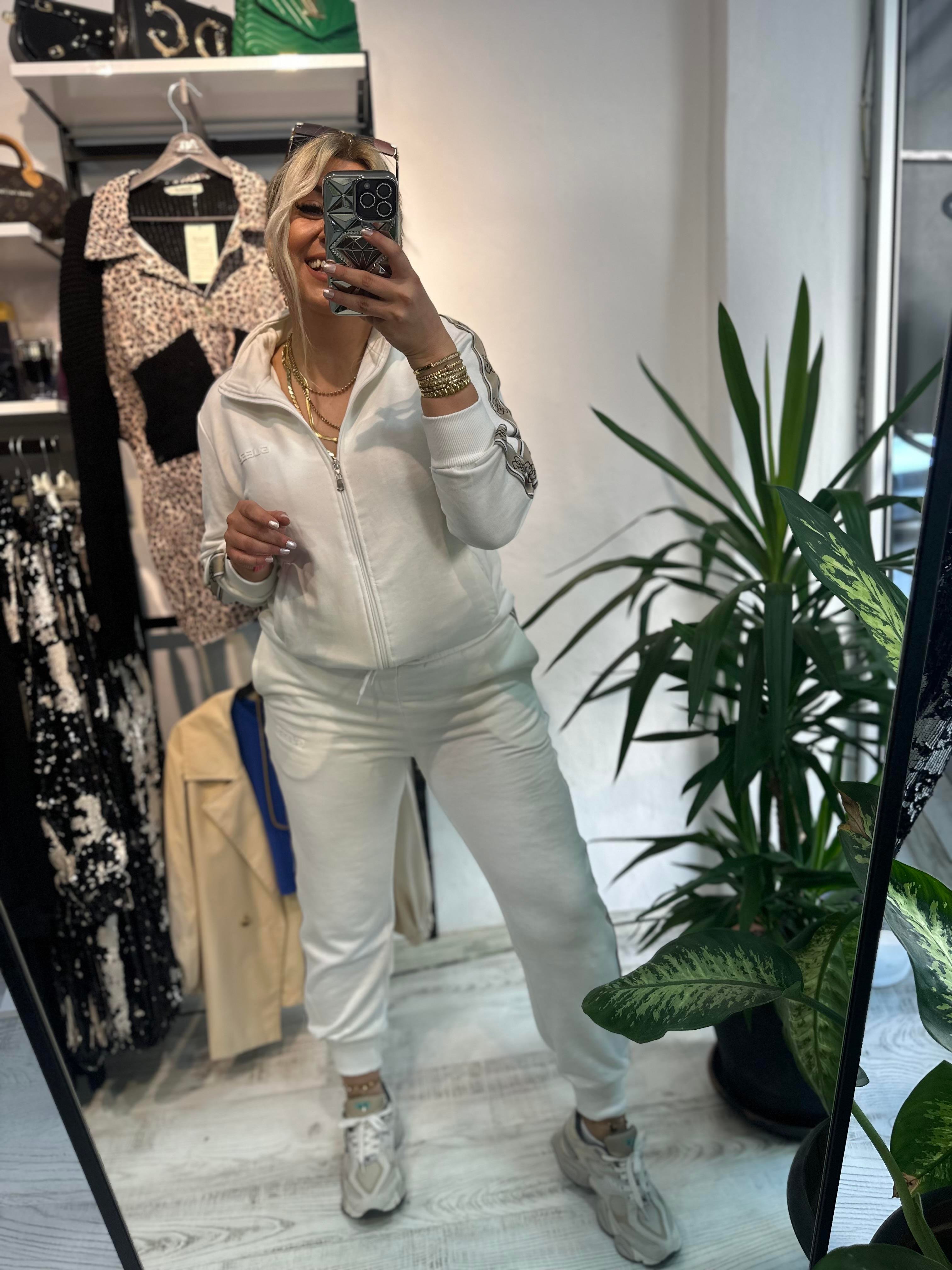 Marka Model Şeritli Taş Takım