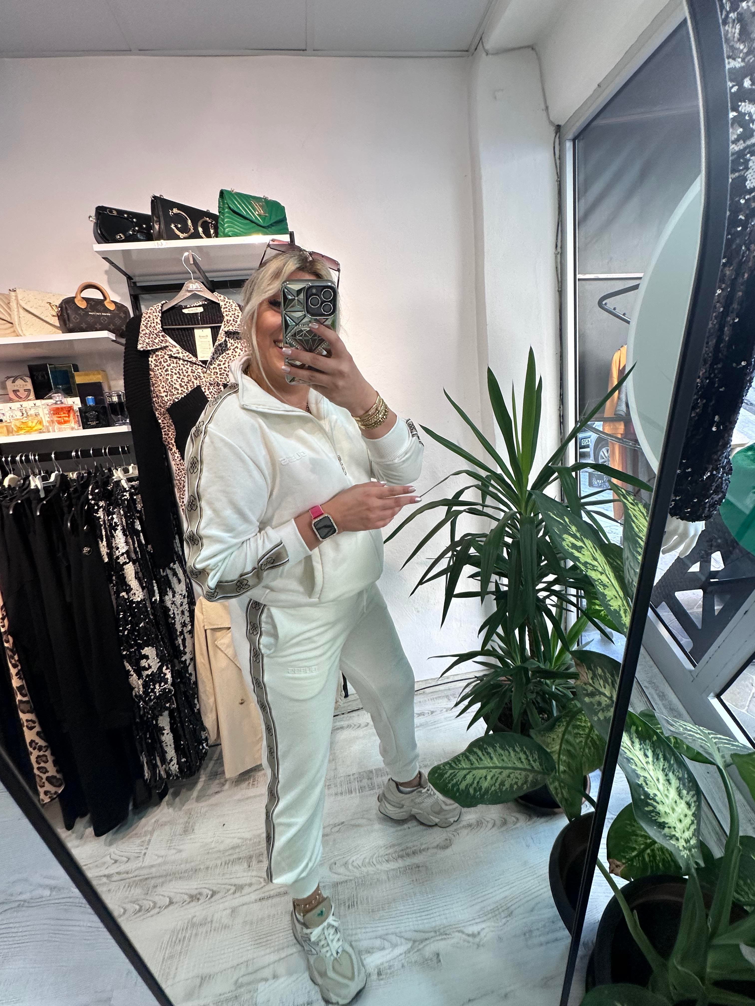 Marka Model Şeritli Taş Takım