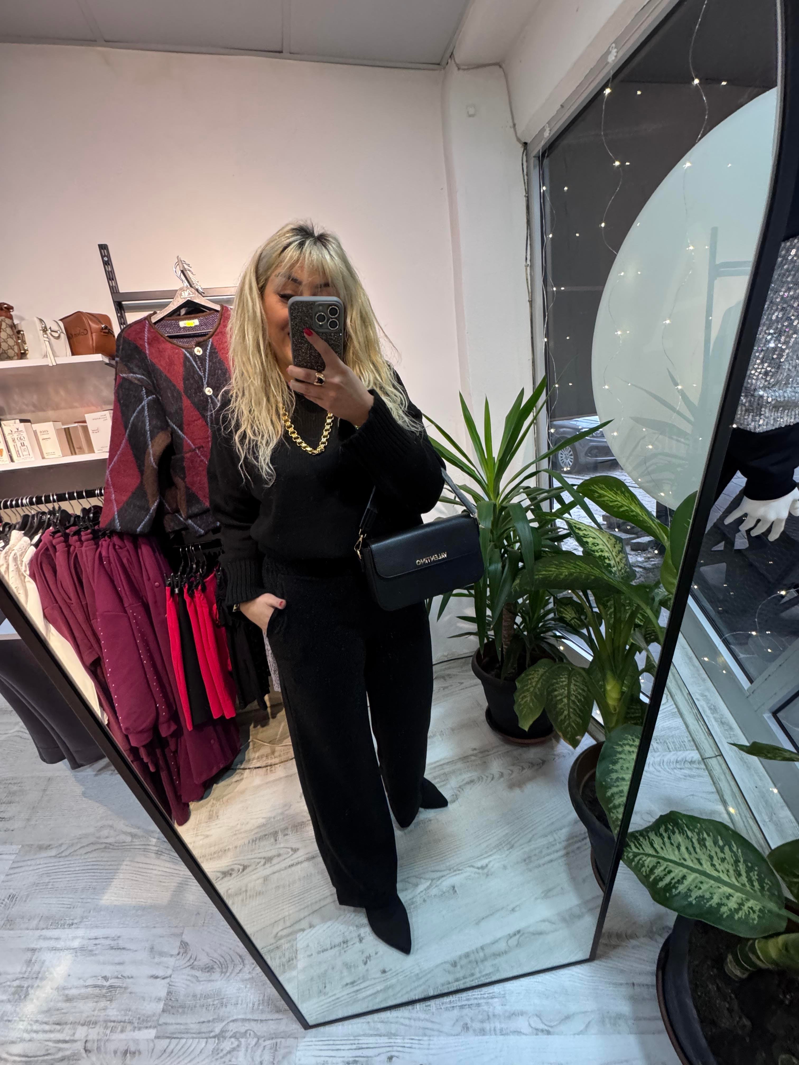 Marka Model Siyah Simli Pantolon