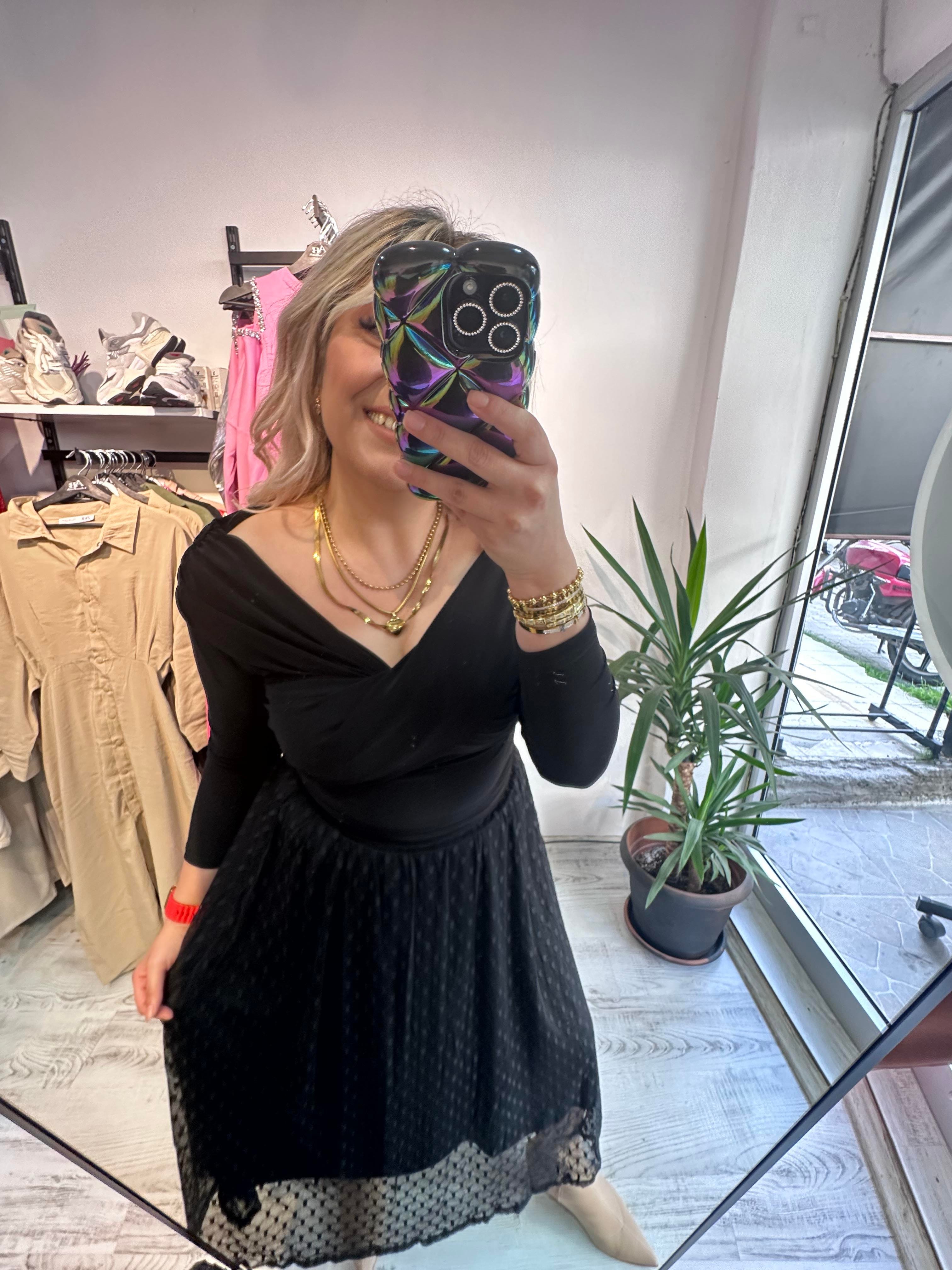 Mrk Model Yakası Çapraz Likralı Tasarım Siyah  Bluz