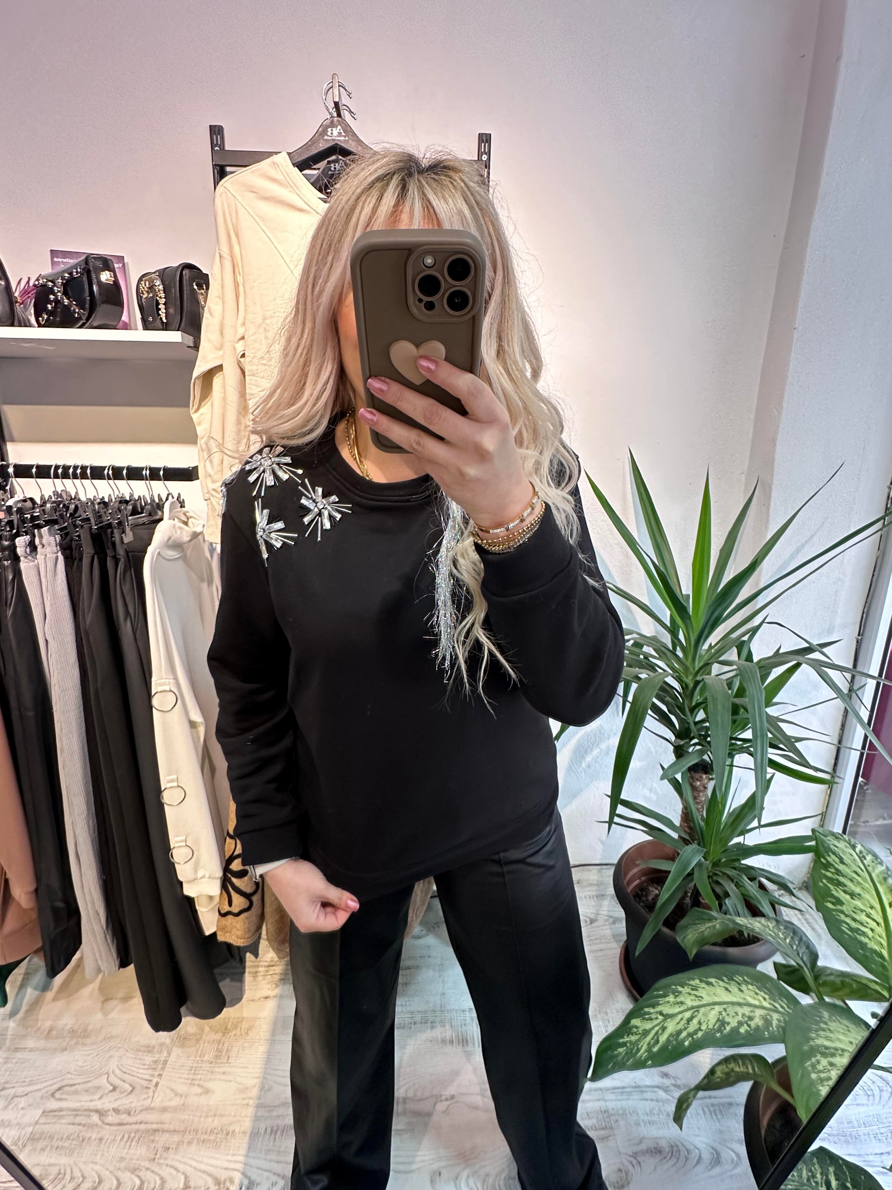 Omuzdan Taşlı Siyah Sweatshirt