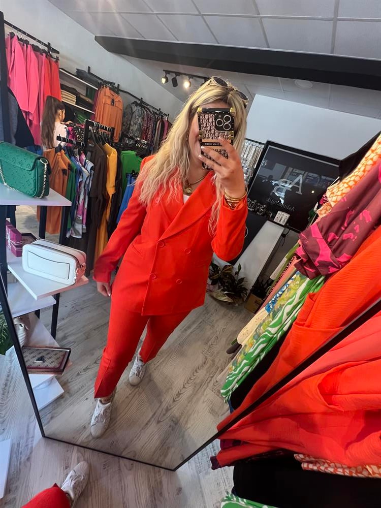 Orange ceket takım