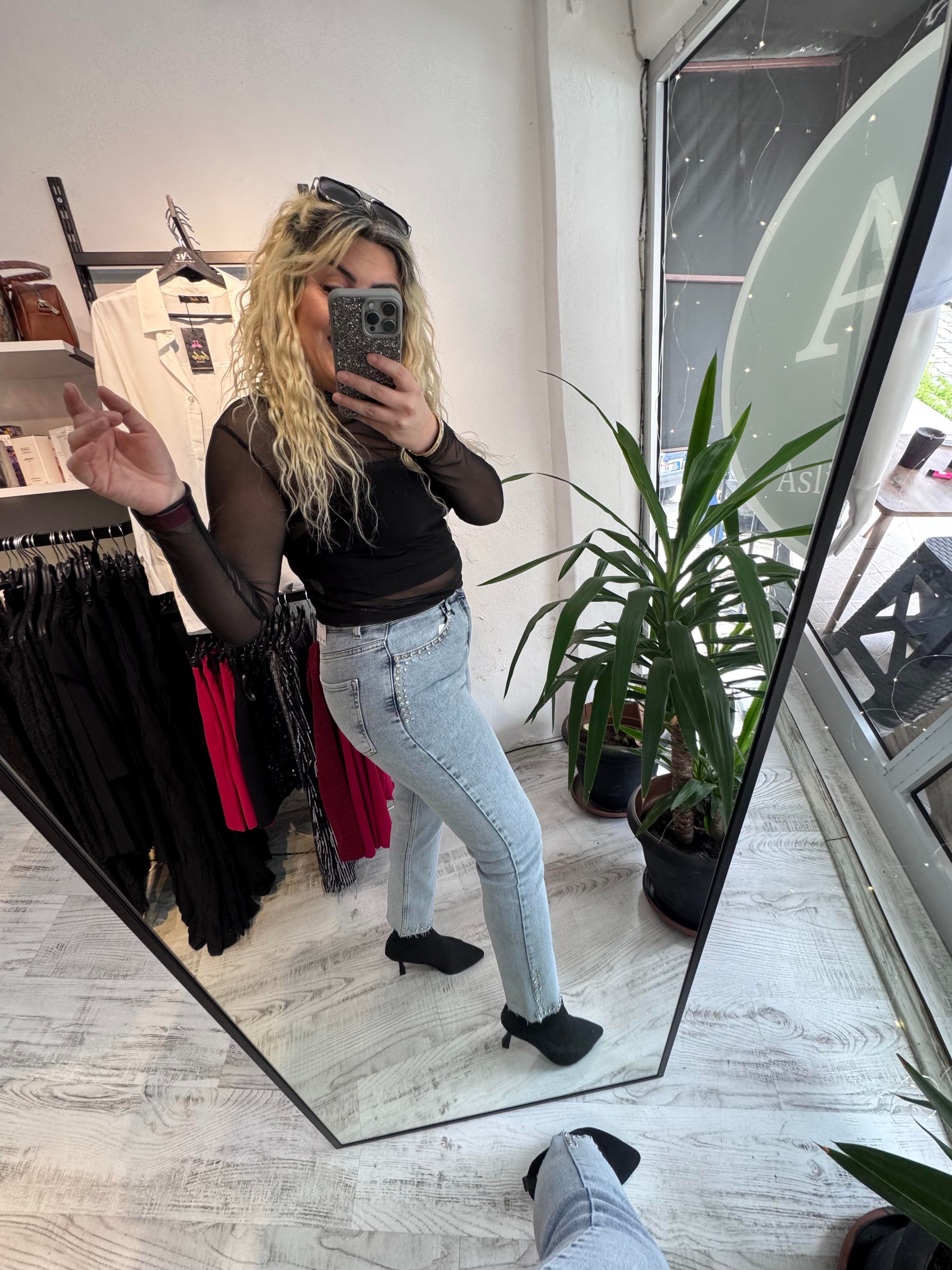 Paçası Taşlı Mom jean 