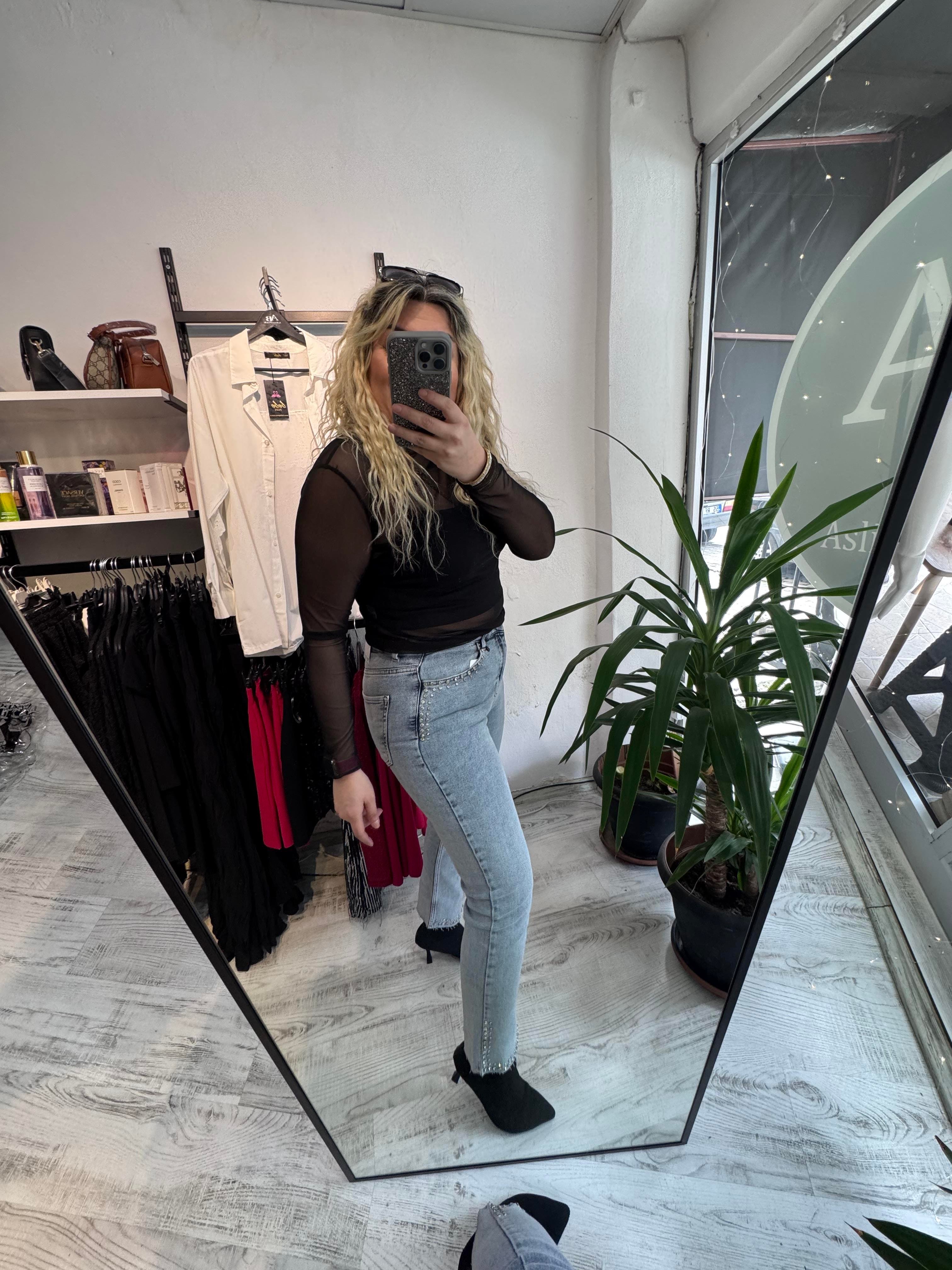 Paçası Taşlı Mom jean 