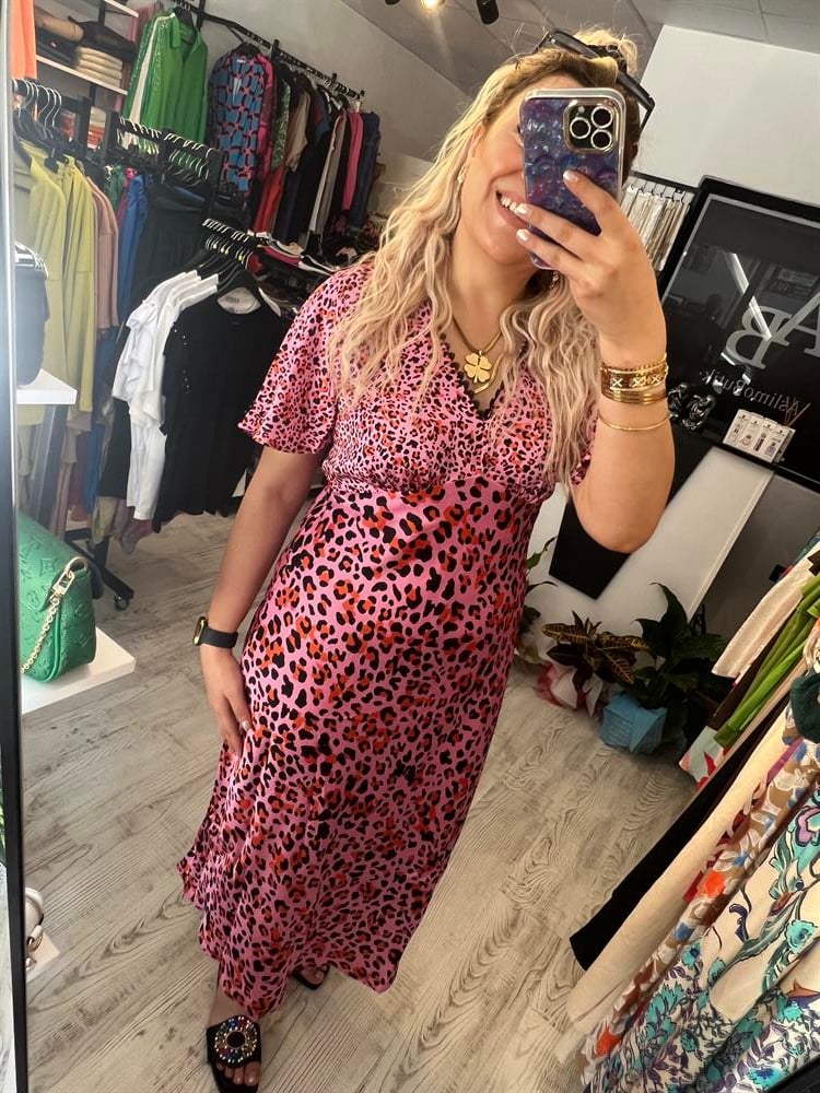 pembe leopar elbise