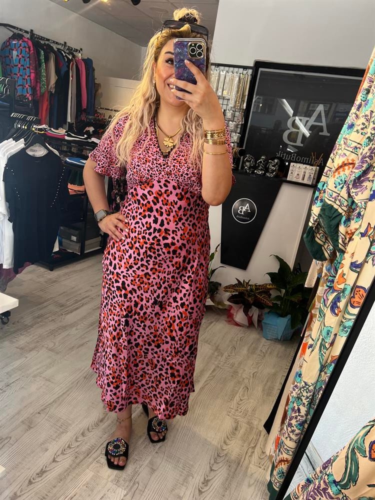 pembe leopar elbise