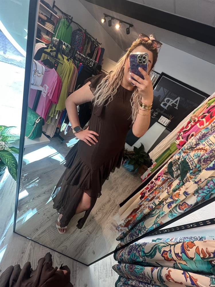 şifon kahverengi fırfırlı elbise