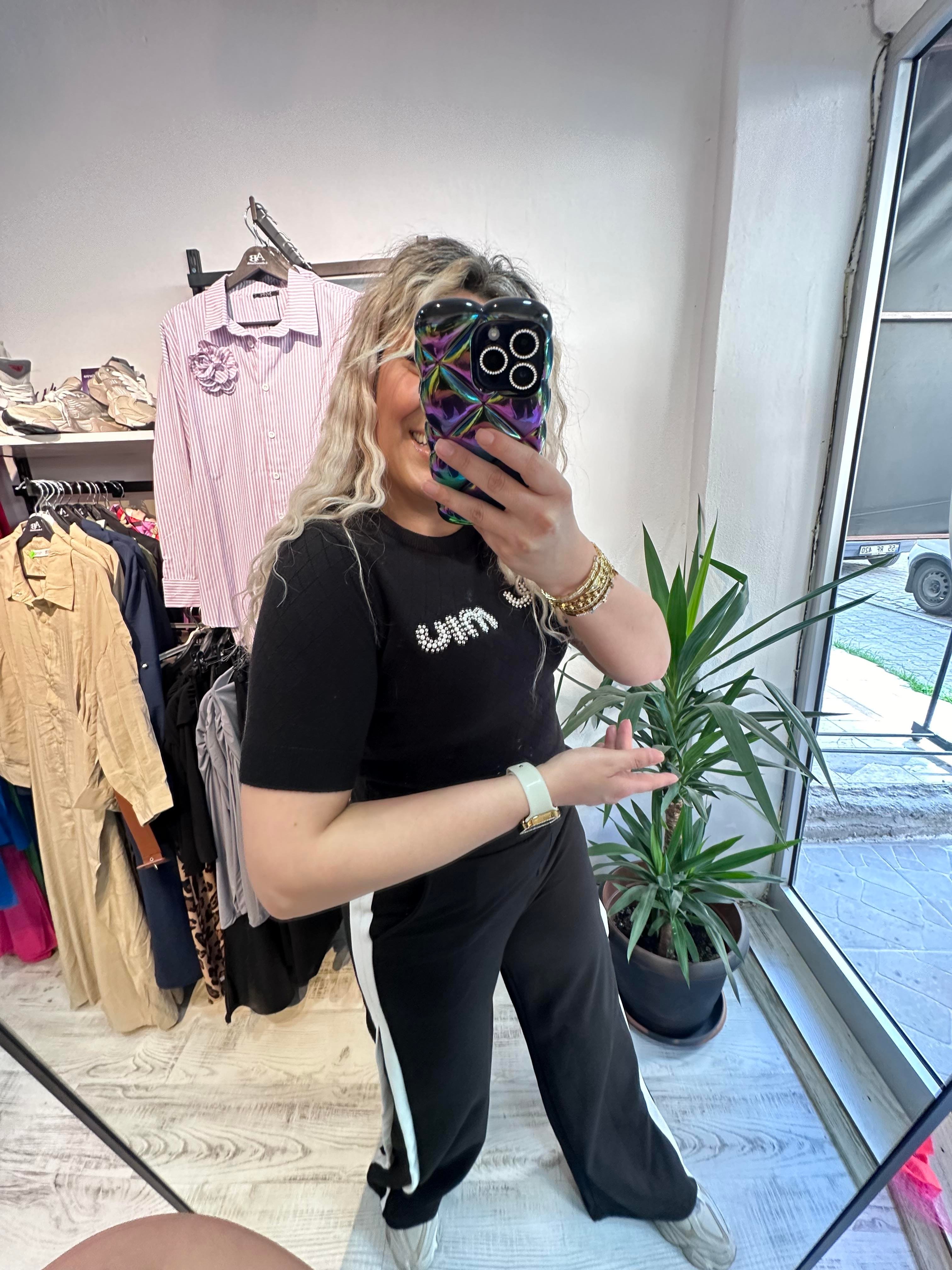 Siyah Miu Taş Baskılı Tshirt