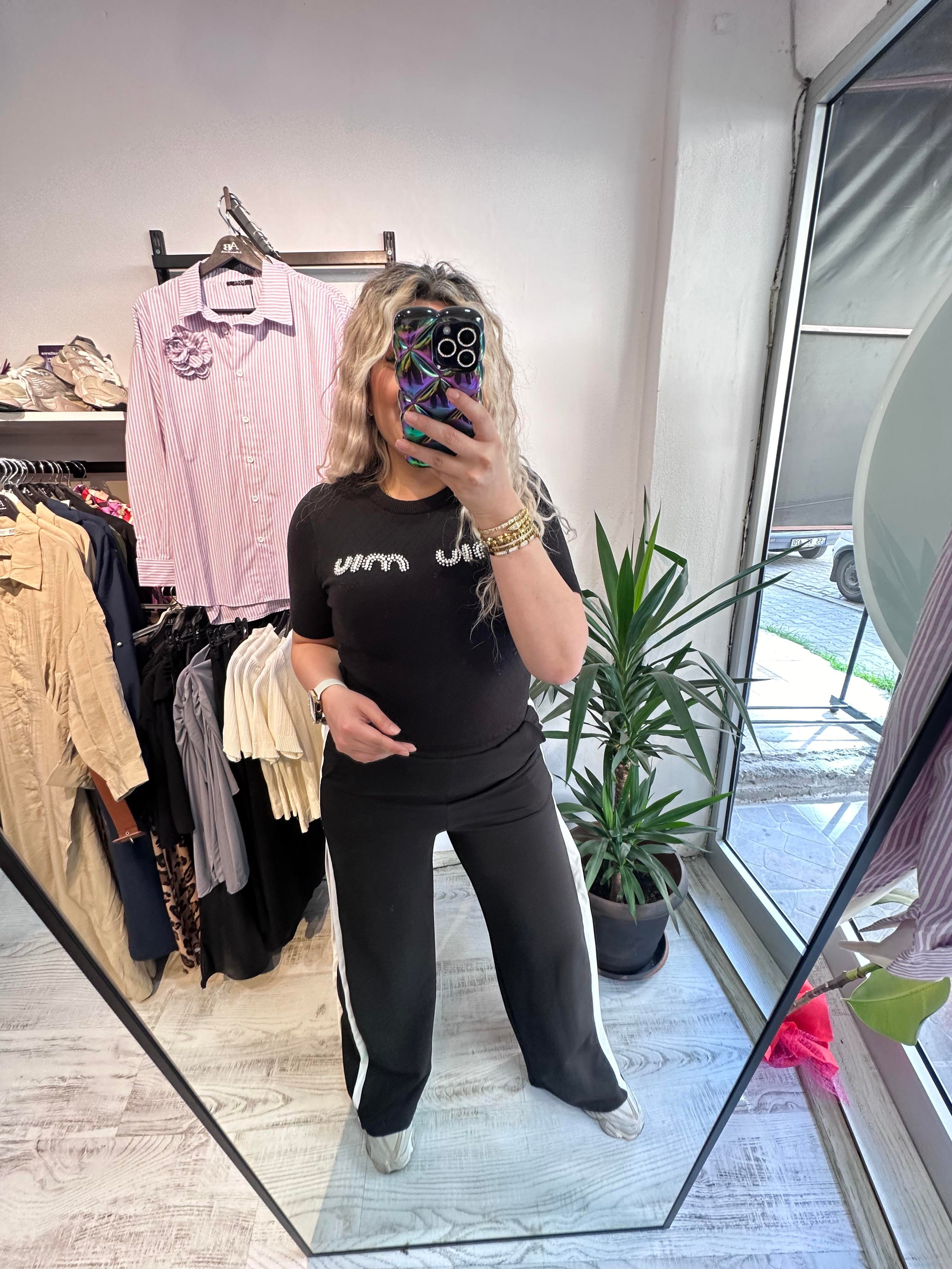 Siyah Miu Taş Baskılı Tshirt