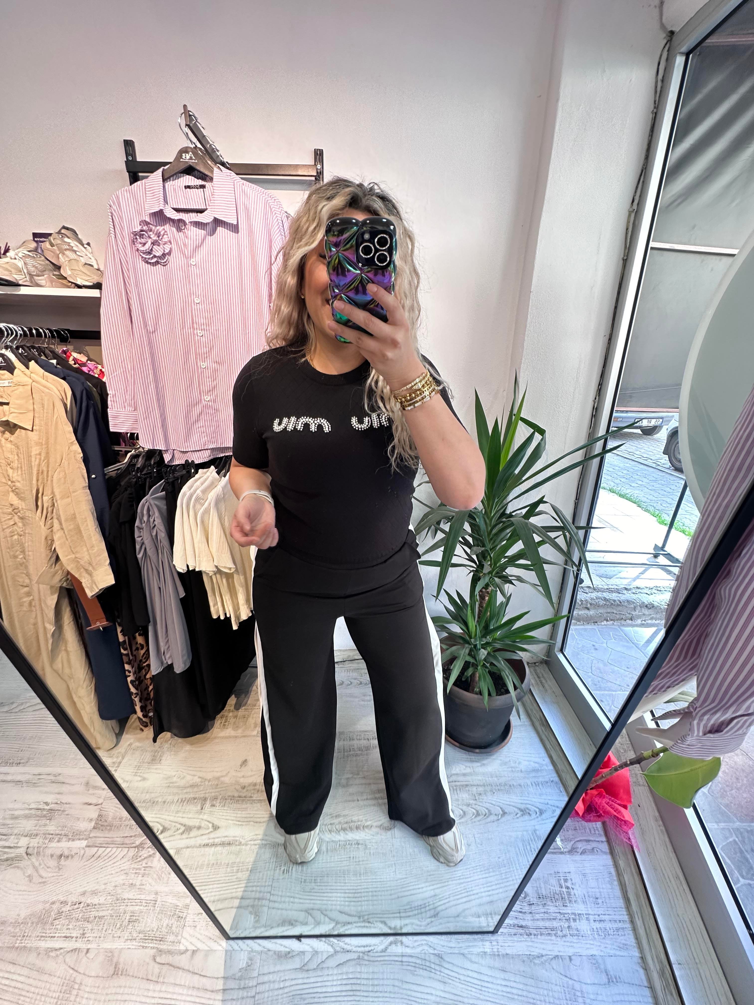 Siyah Miu Taş Baskılı Tshirt