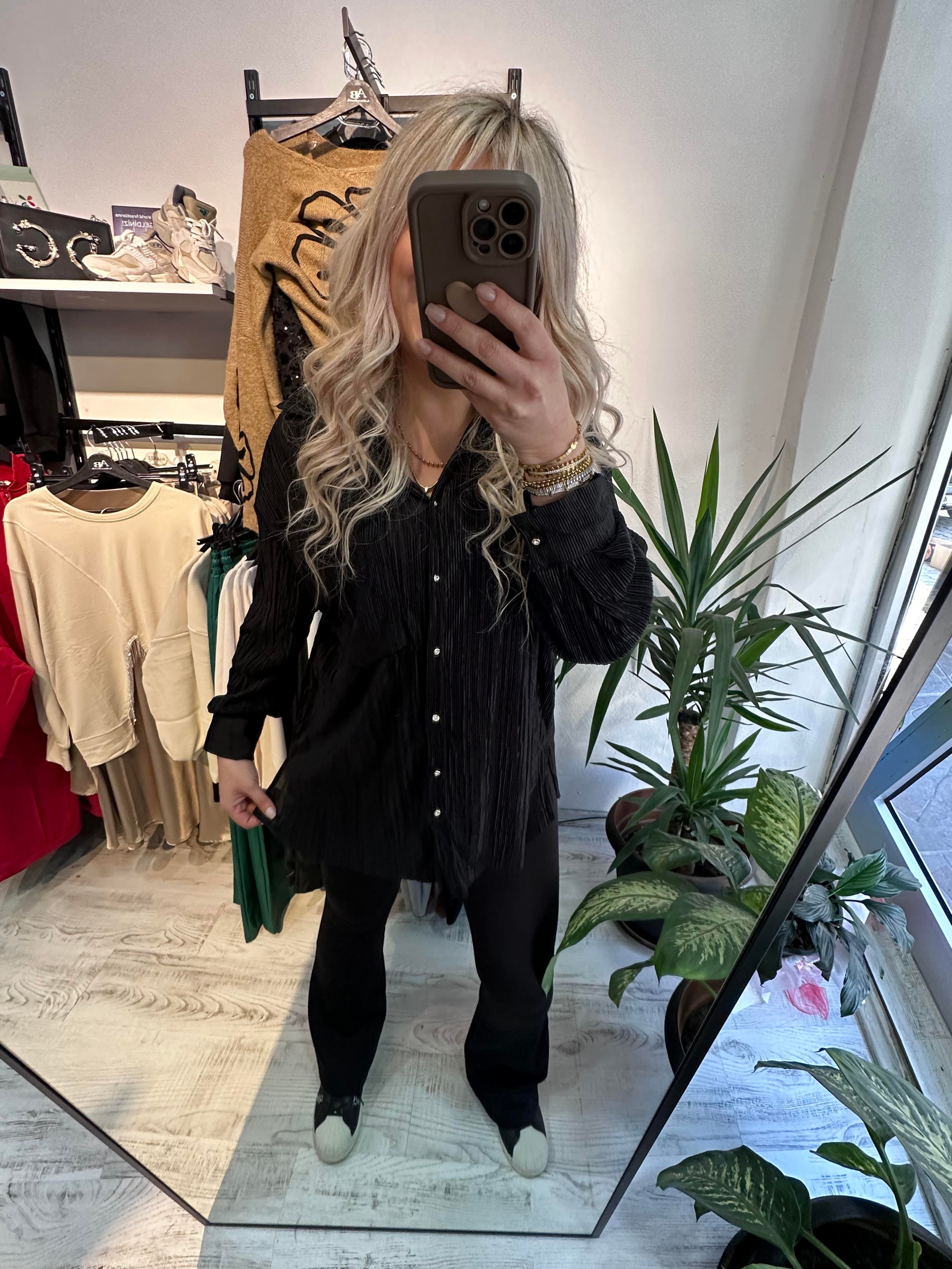 Siyah Pliseli Saten Gömlek