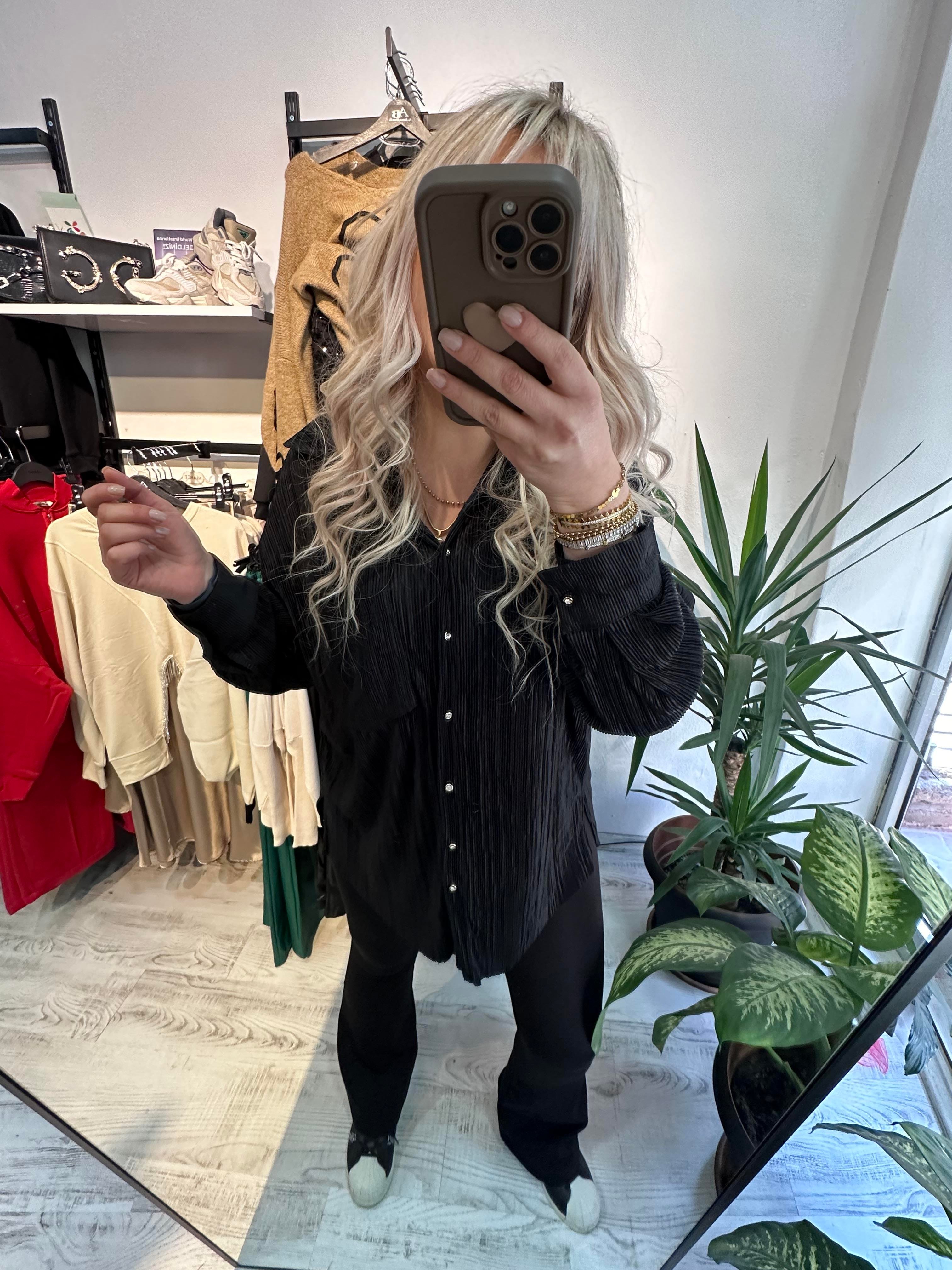 Siyah Pliseli Saten Gömlek