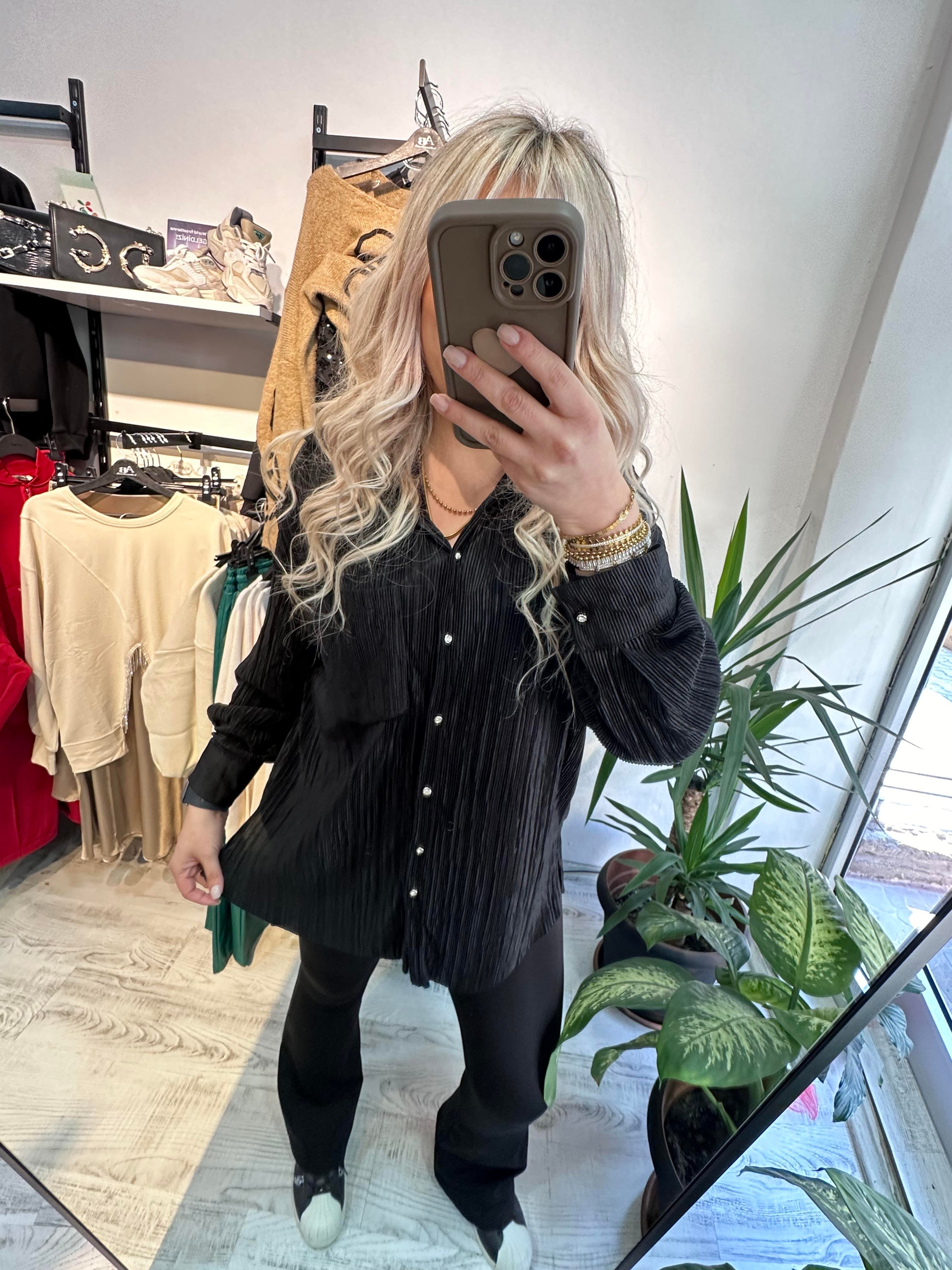 Siyah Pliseli Saten Gömlek