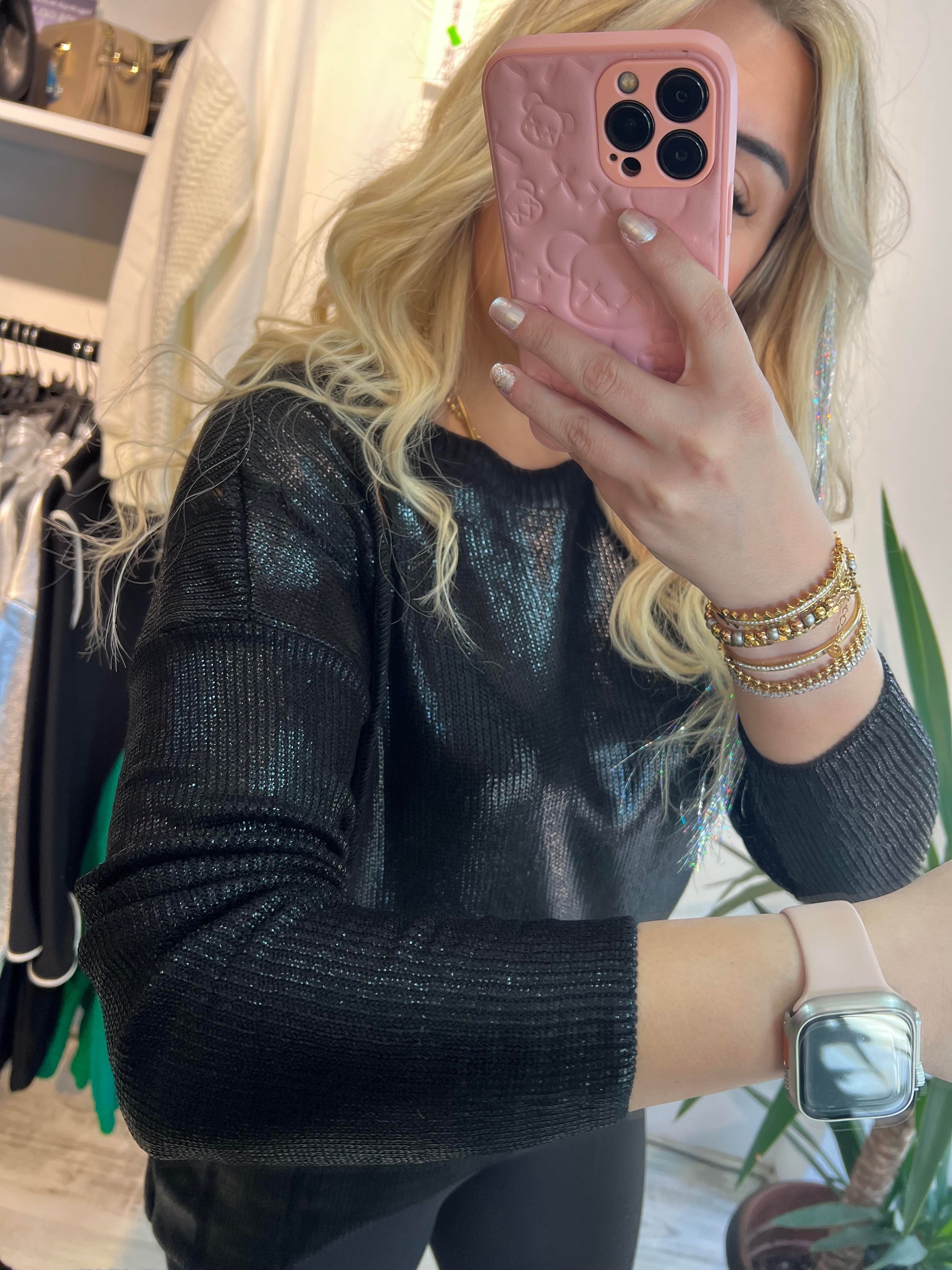 Siyah Varaklı Dekolteli Triko Kazak