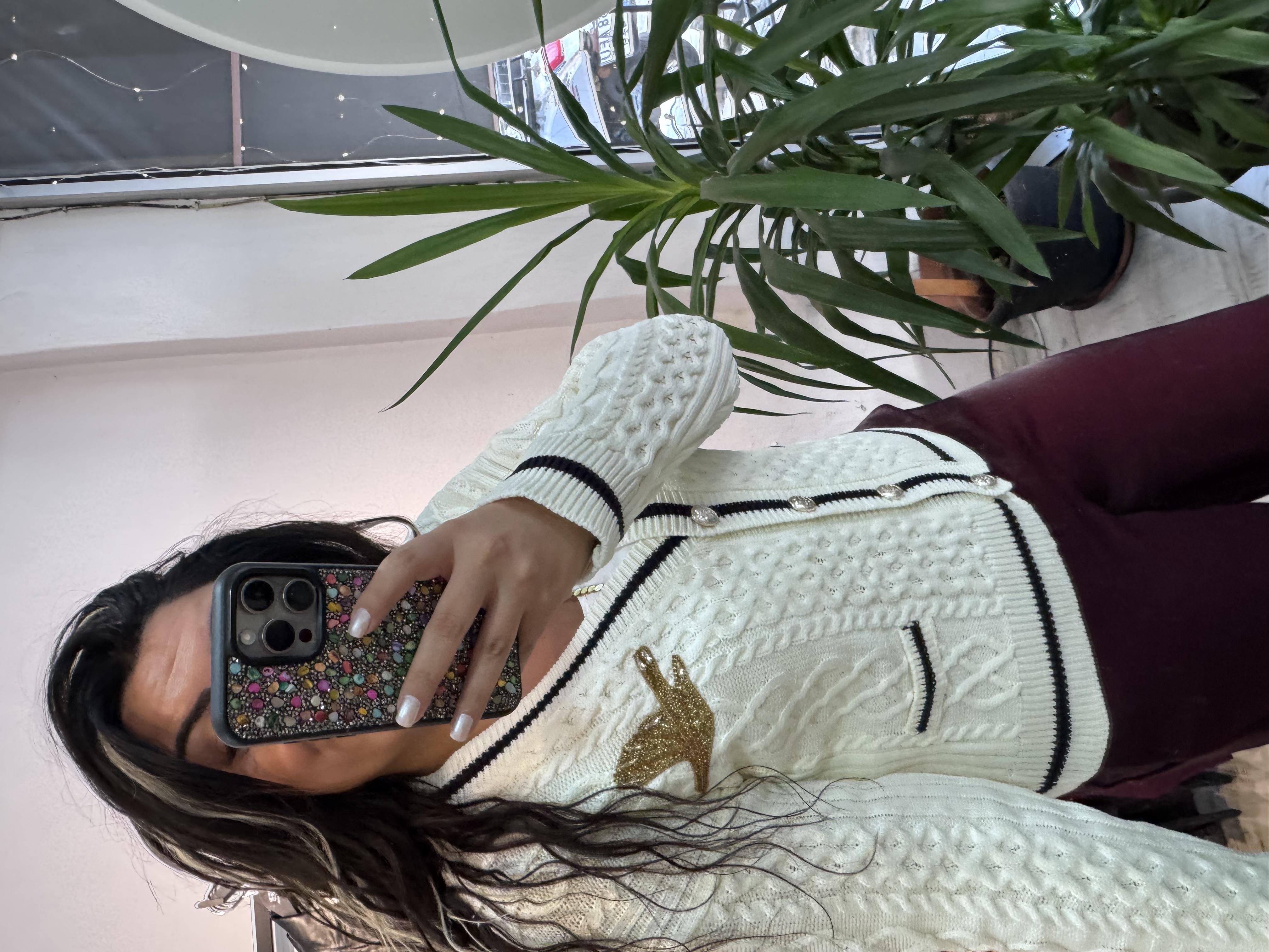 Taş İşlemeli Gold Düğme Detaylı Hırka